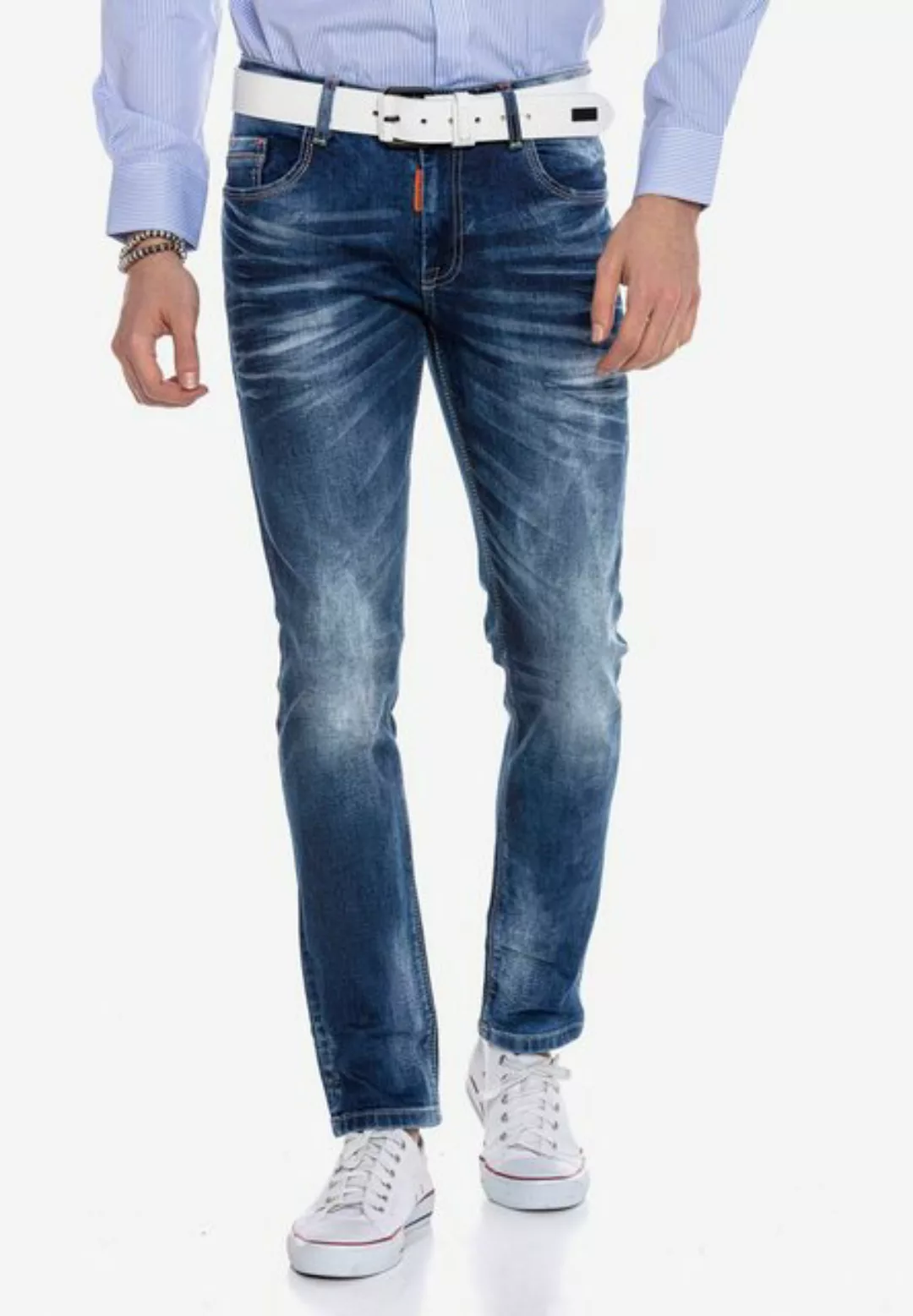 Cipo & Baxx Straight-Jeans im modischen Straight-Fit-Schnitt günstig online kaufen