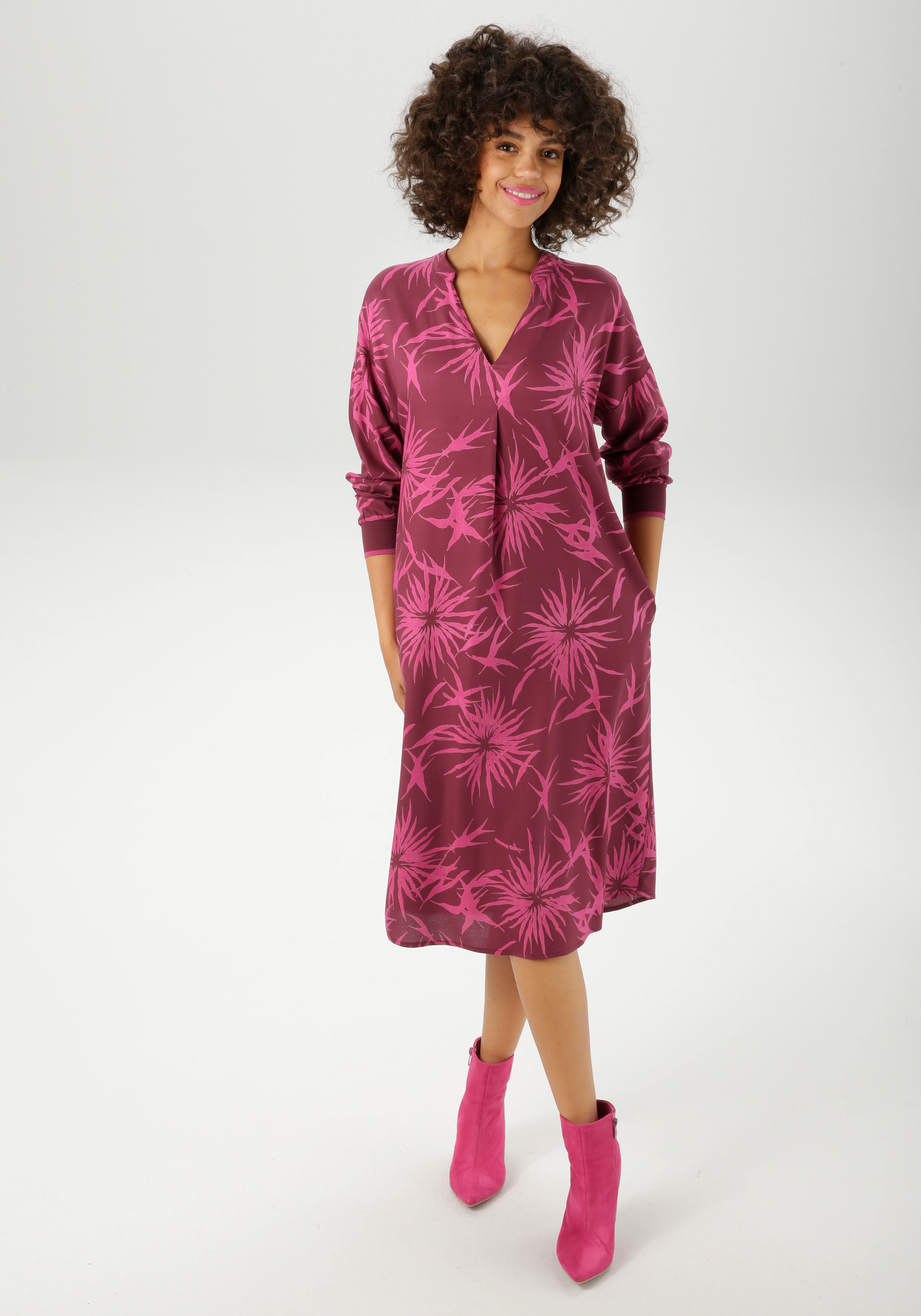 Aniston CASUAL Tunikakleid, mit trendfarbigem, grafischen Blumendruck - NEU günstig online kaufen