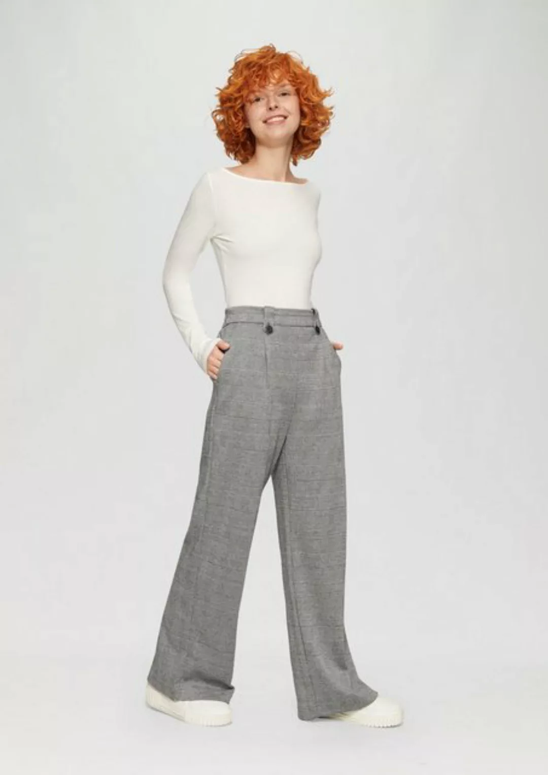 QS Stoffhose Gemusterte Wide-Leg-Hose aus Interlock-Jersey Zierknopf günstig online kaufen