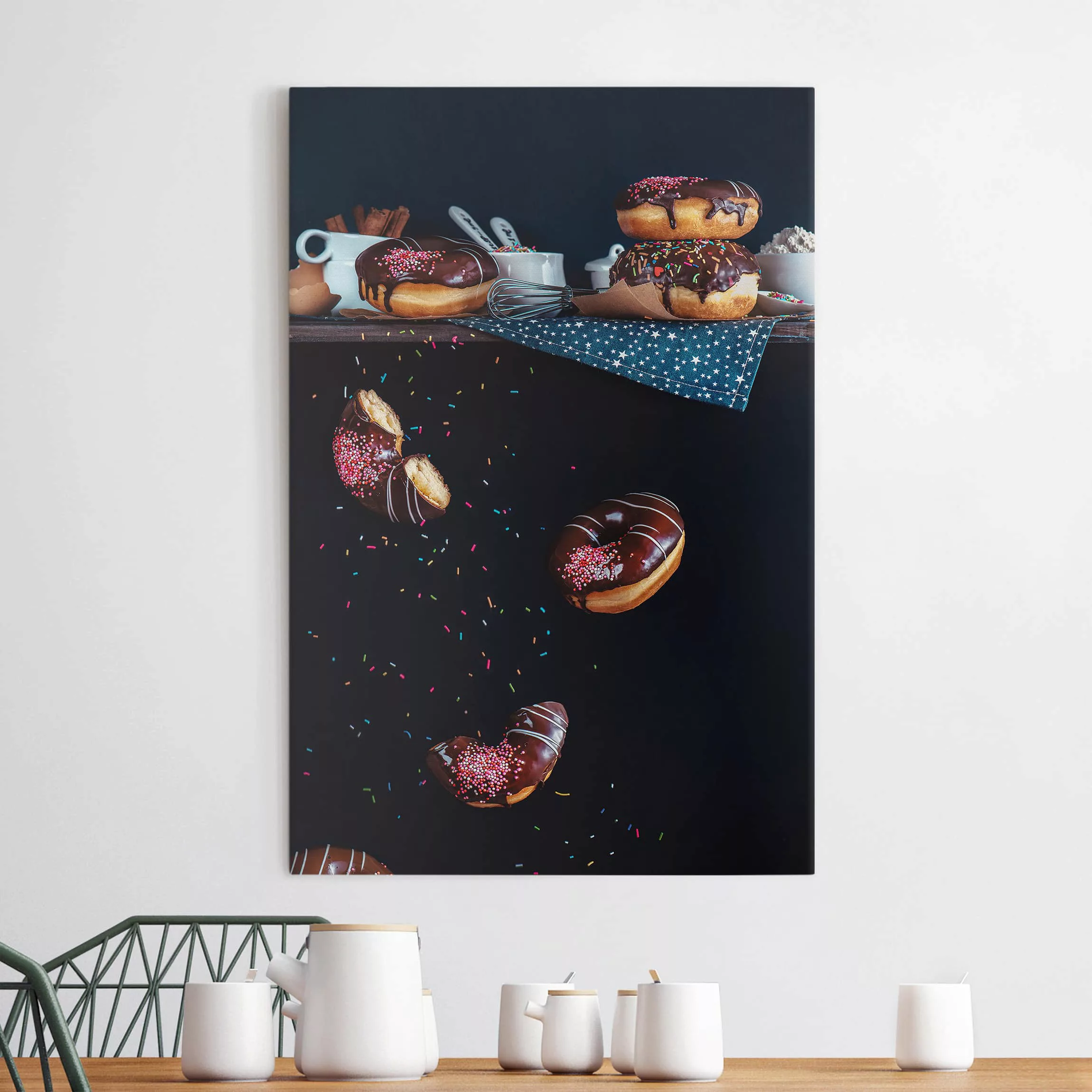 Leinwandbild Küche - Hochformat Donuts vom Küchenregal günstig online kaufen