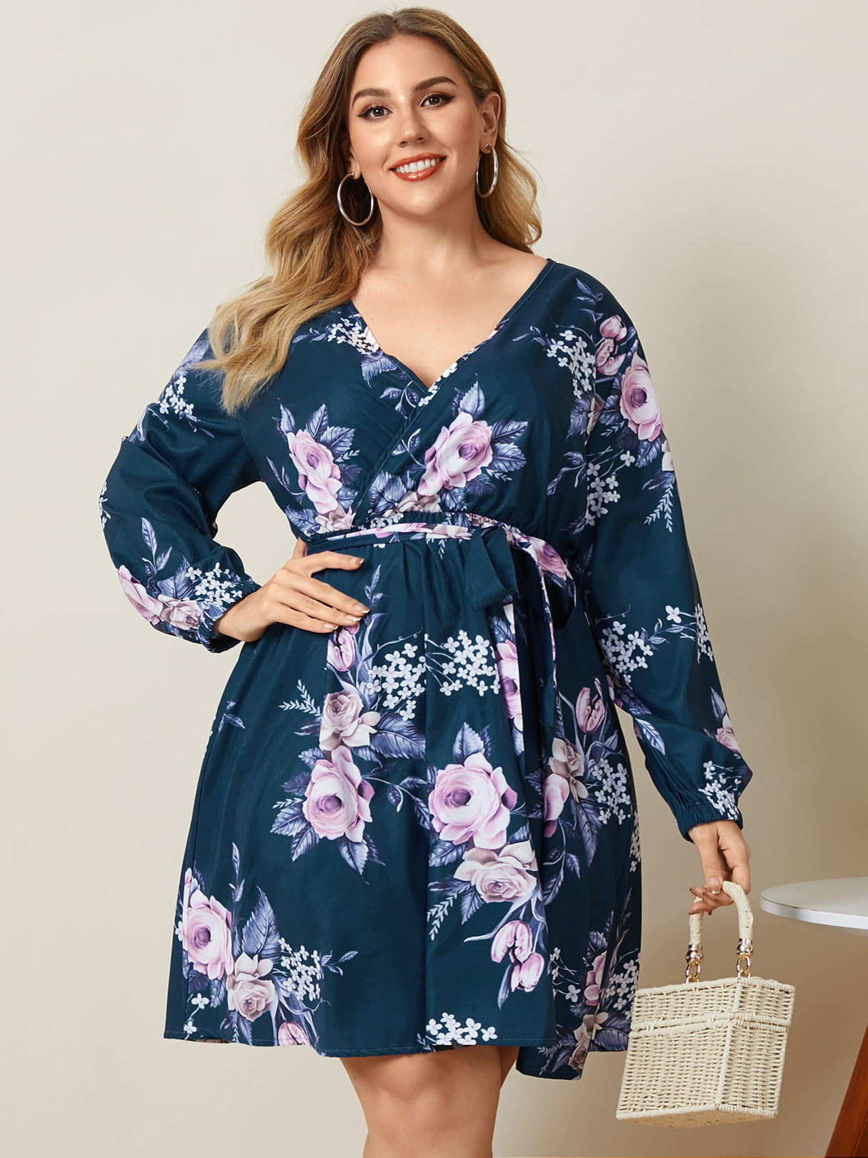 Plus Size V-Ausschnitt Blumendruck Gürtel Design Wickeldesign Lange Ärmel M günstig online kaufen