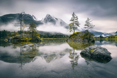 Papermoon Fototapete »Photo-Art DIRK WIEMER, REGNERISCHER MORGEN IN HINTERS günstig online kaufen