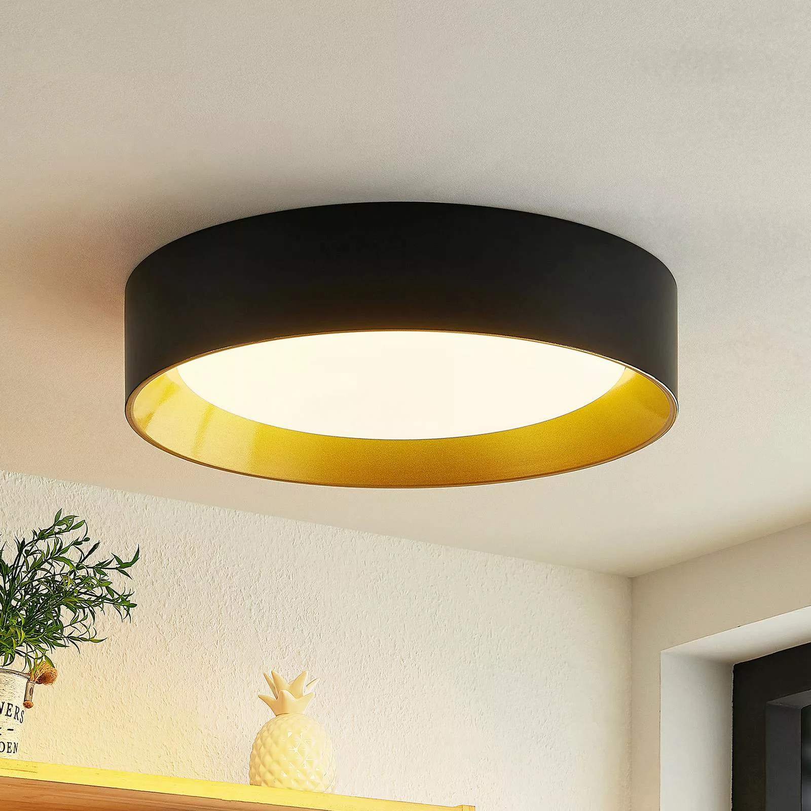 Lindby LED-Deckenleuchte Kambia, 45 cm, schwarz/gold, Metall günstig online kaufen