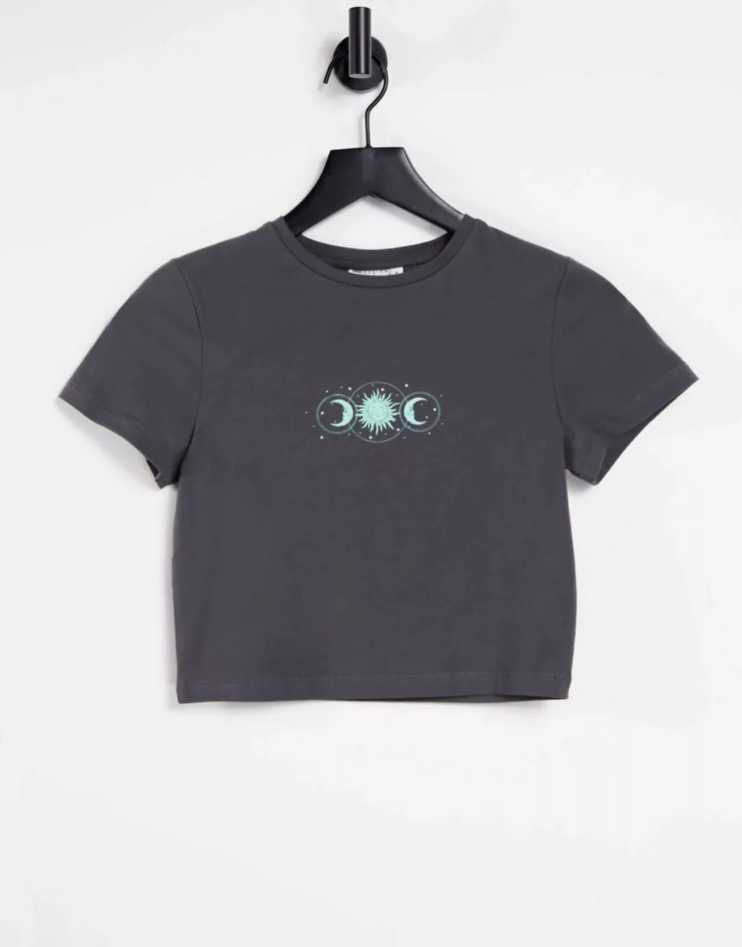 ASOS DESIGN – Kurzes T-Shirt mit Sonnenwende-Print in Anthrazit-Grau günstig online kaufen