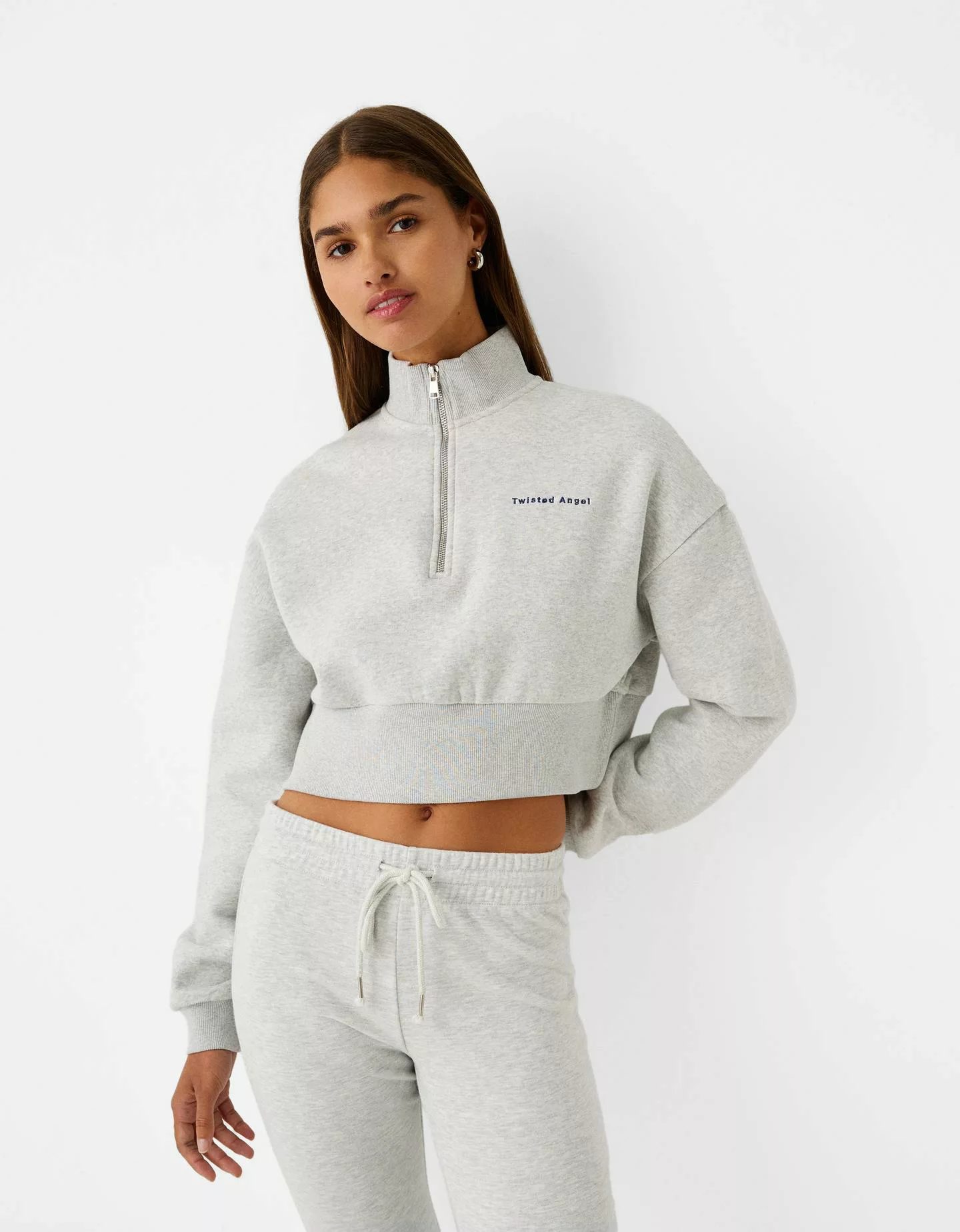 Bershka Sweatshirt Mit Reißverschluss Und Stickerei Damen M Grau günstig online kaufen