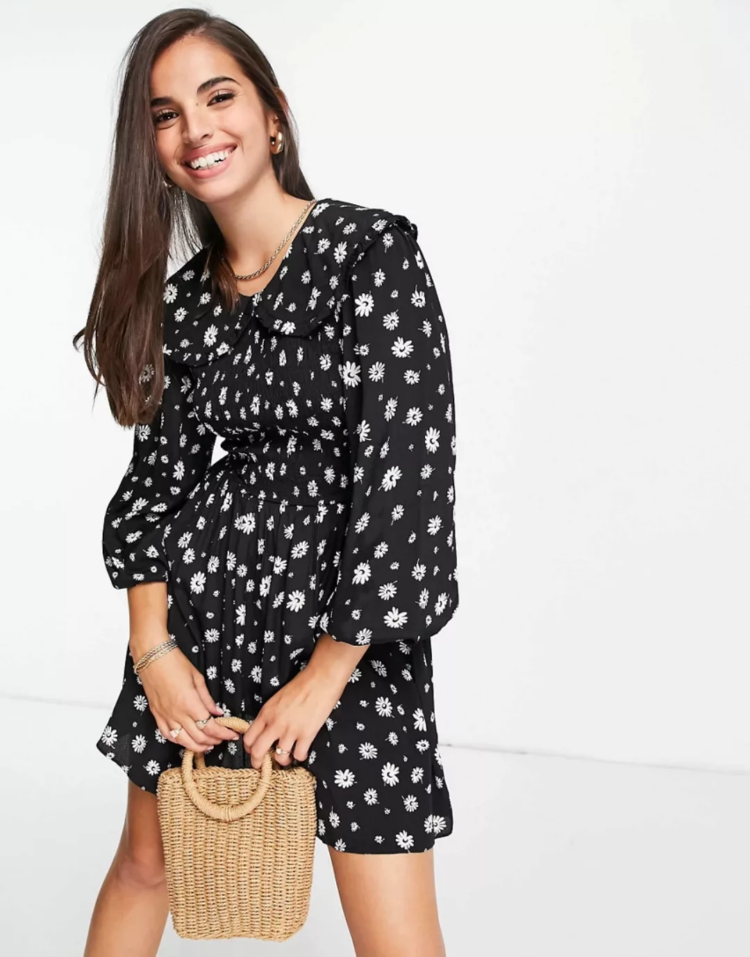 Miss Selfridge – Ausgestelltes, gerafftes Minikleid in Schwarz-Weiß mit Kra günstig online kaufen