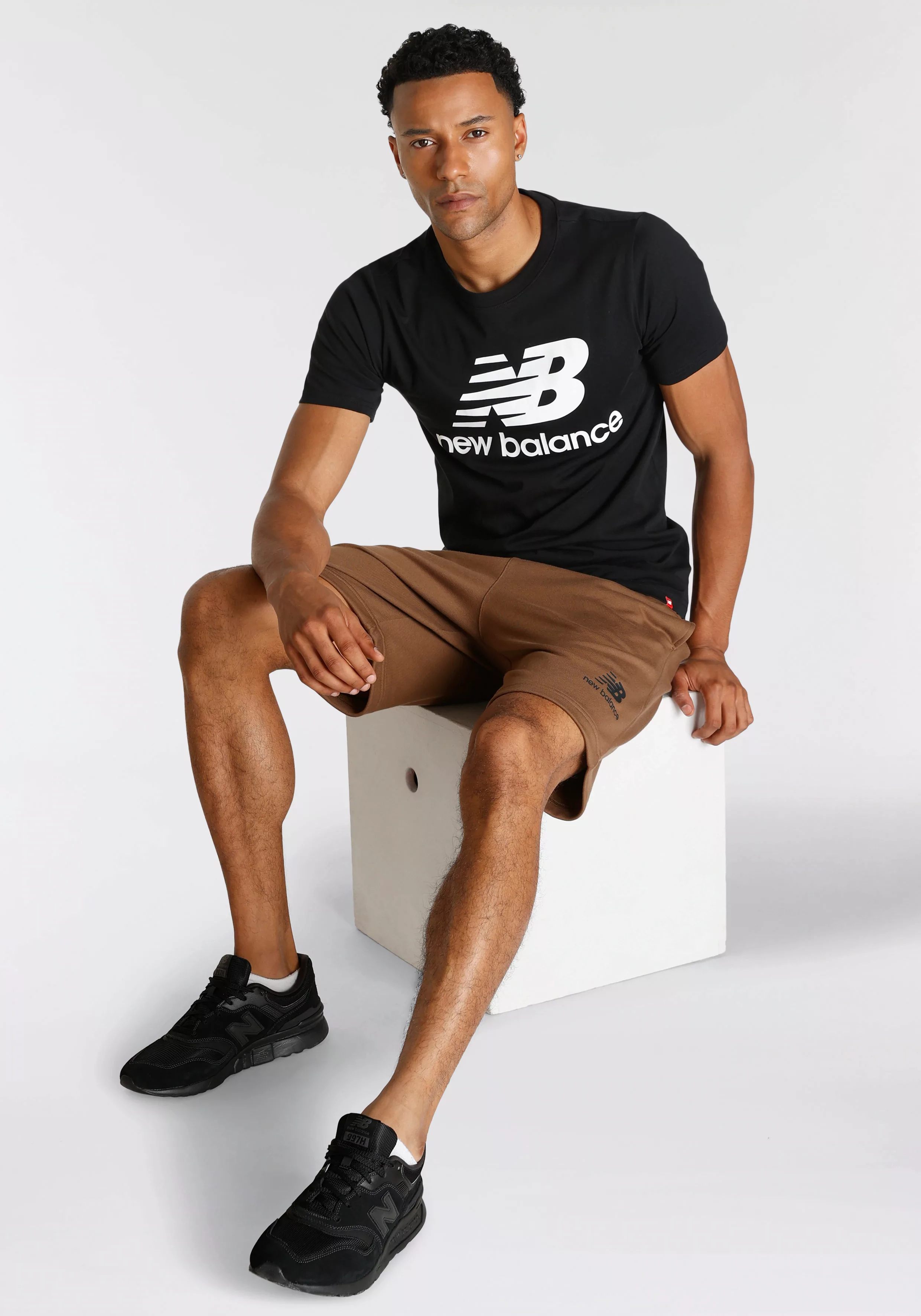 New Balance Sweatshorts "NB ESSENTIALS STACKED LOGO FLEECE SHORT" günstig online kaufen