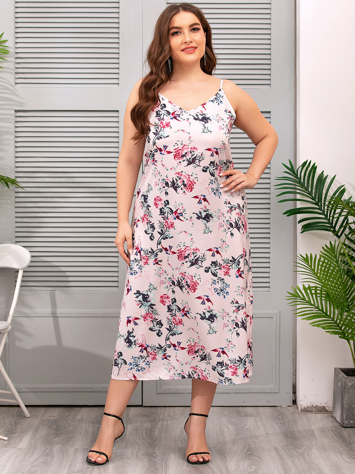 Plus Size V-Ausschnitt Blumendruck Rückenfreies Design Ärmellos Midi Kleid günstig online kaufen