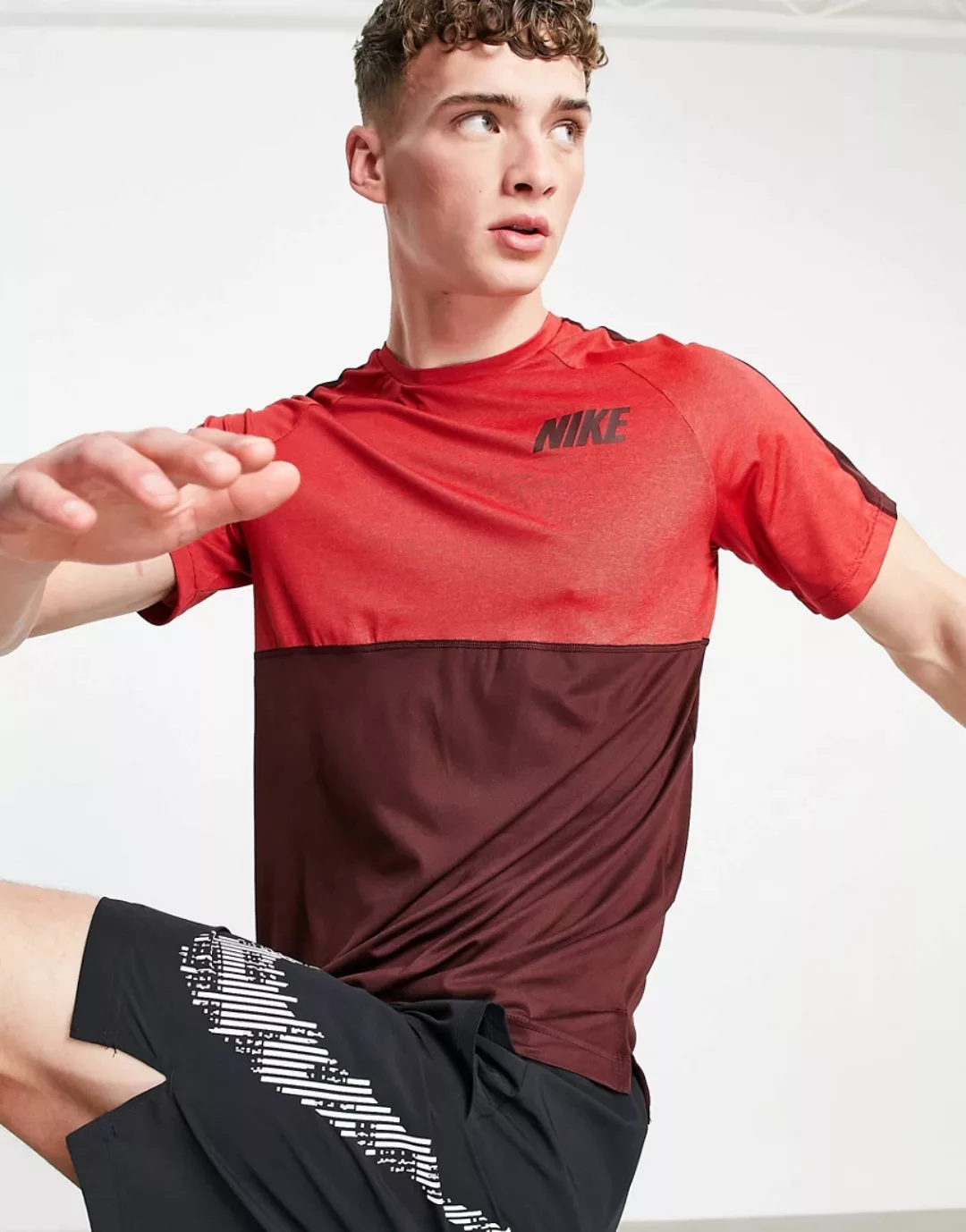Nike – Dri-FIT – T-Shirt in Kastanienbraun-Rot günstig online kaufen