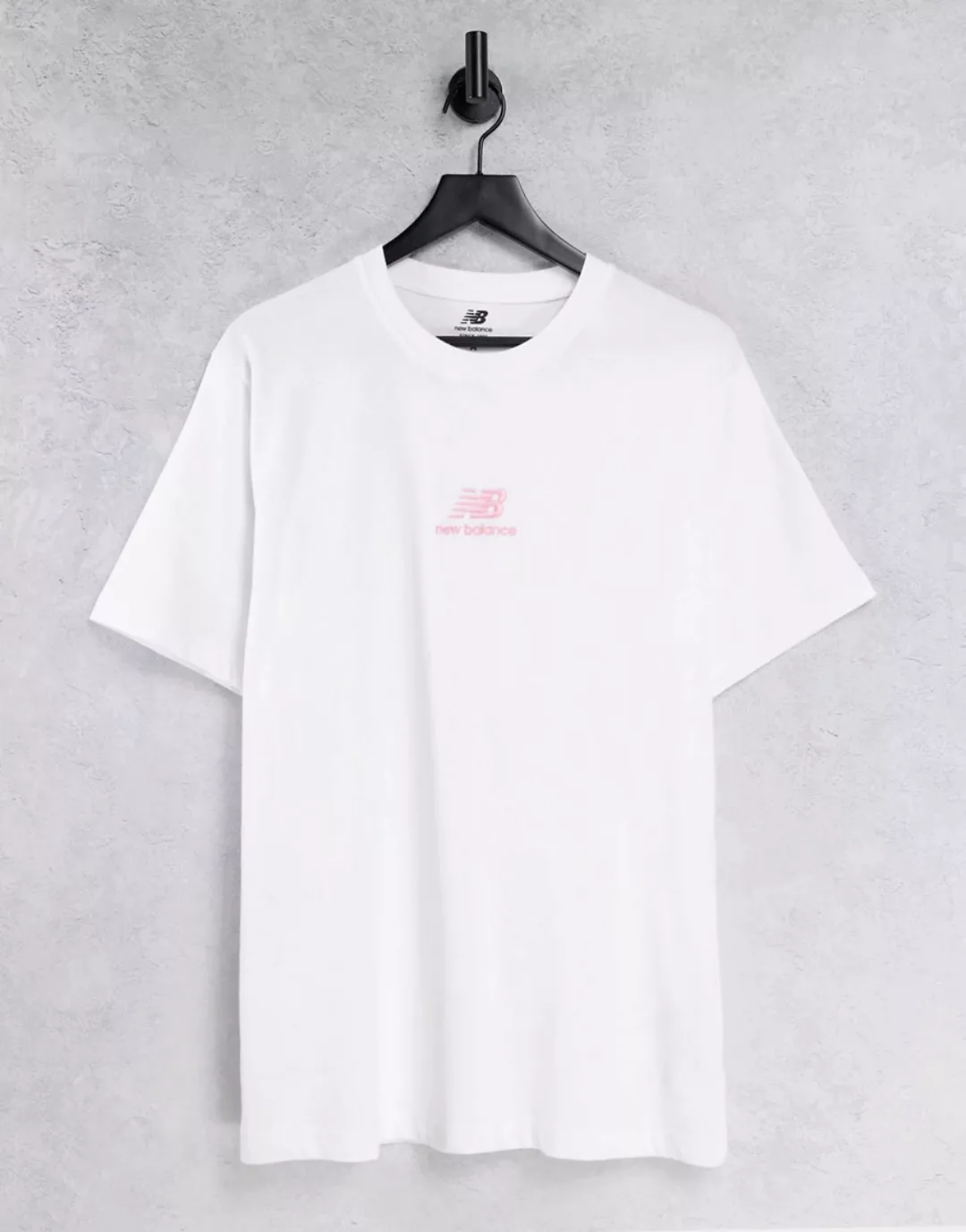 New Balance – T-Shirt in Weiß und Rosa mit gestapeltem Logo, exklusiv bei A günstig online kaufen