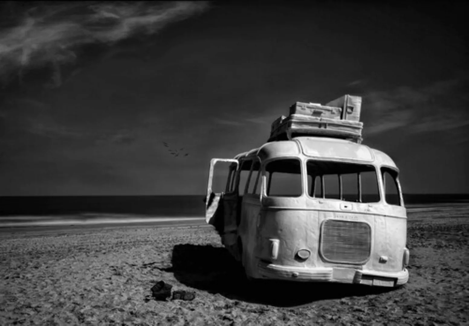 Papermoon Fototapete »Photo-Art YVETTE DEPAEPE, STRANDBUS« günstig online kaufen