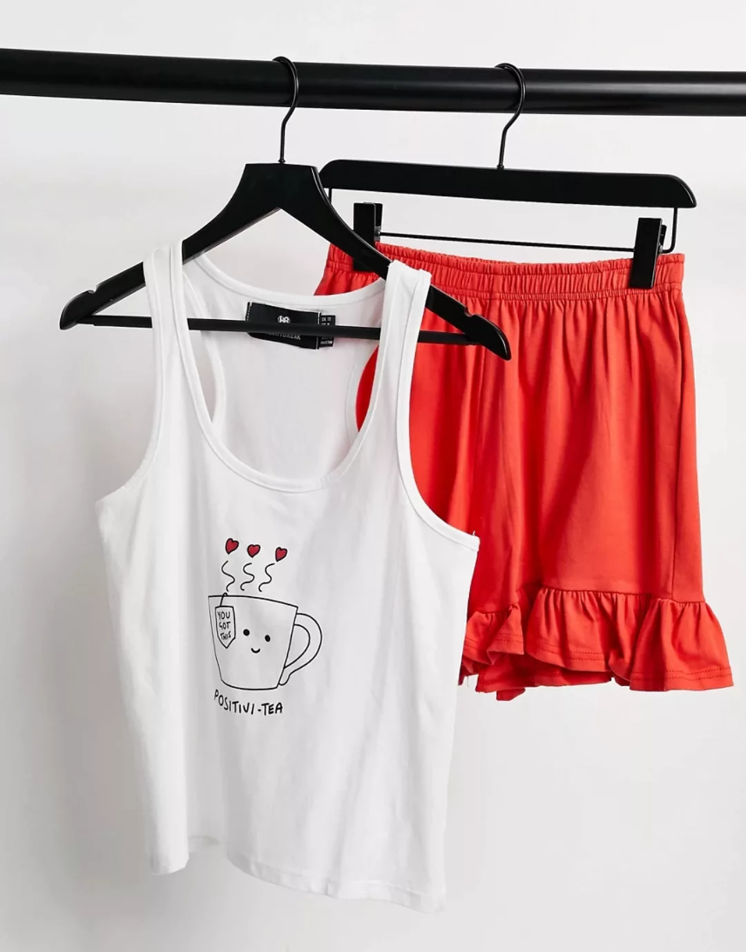 Heartbreak – Pyjama-Set aus Trägertop mit „Positivi-Tea”-Print und gerüscht günstig online kaufen