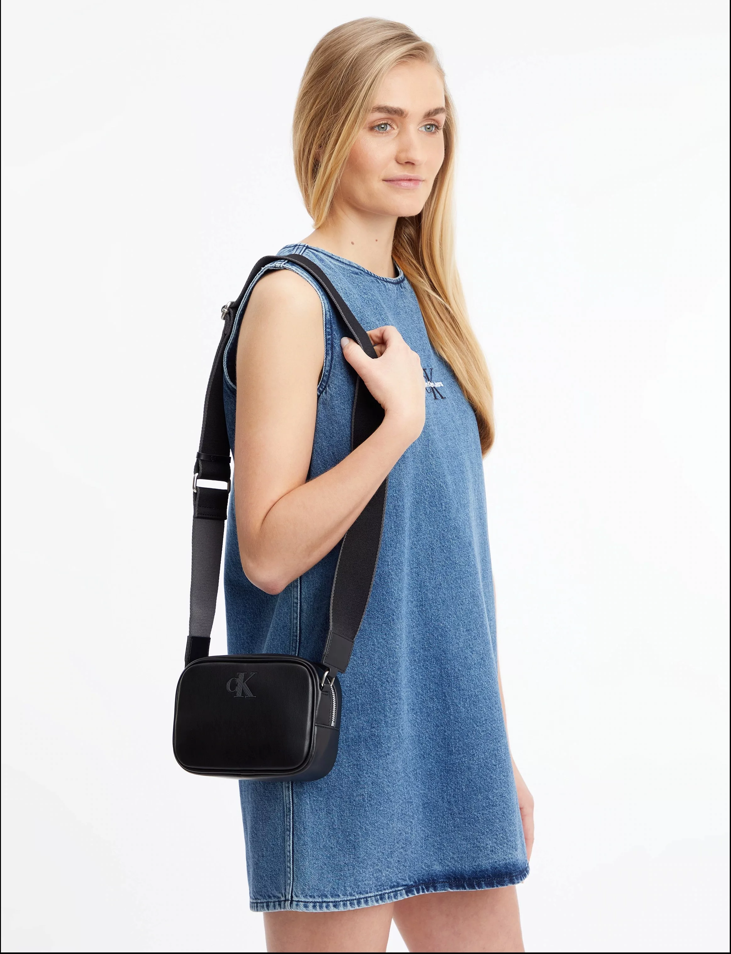 Calvin Klein Jeans Mini Bag "SLEEK CAMERA BAG18 SOLID", kleine Umhängetasch günstig online kaufen