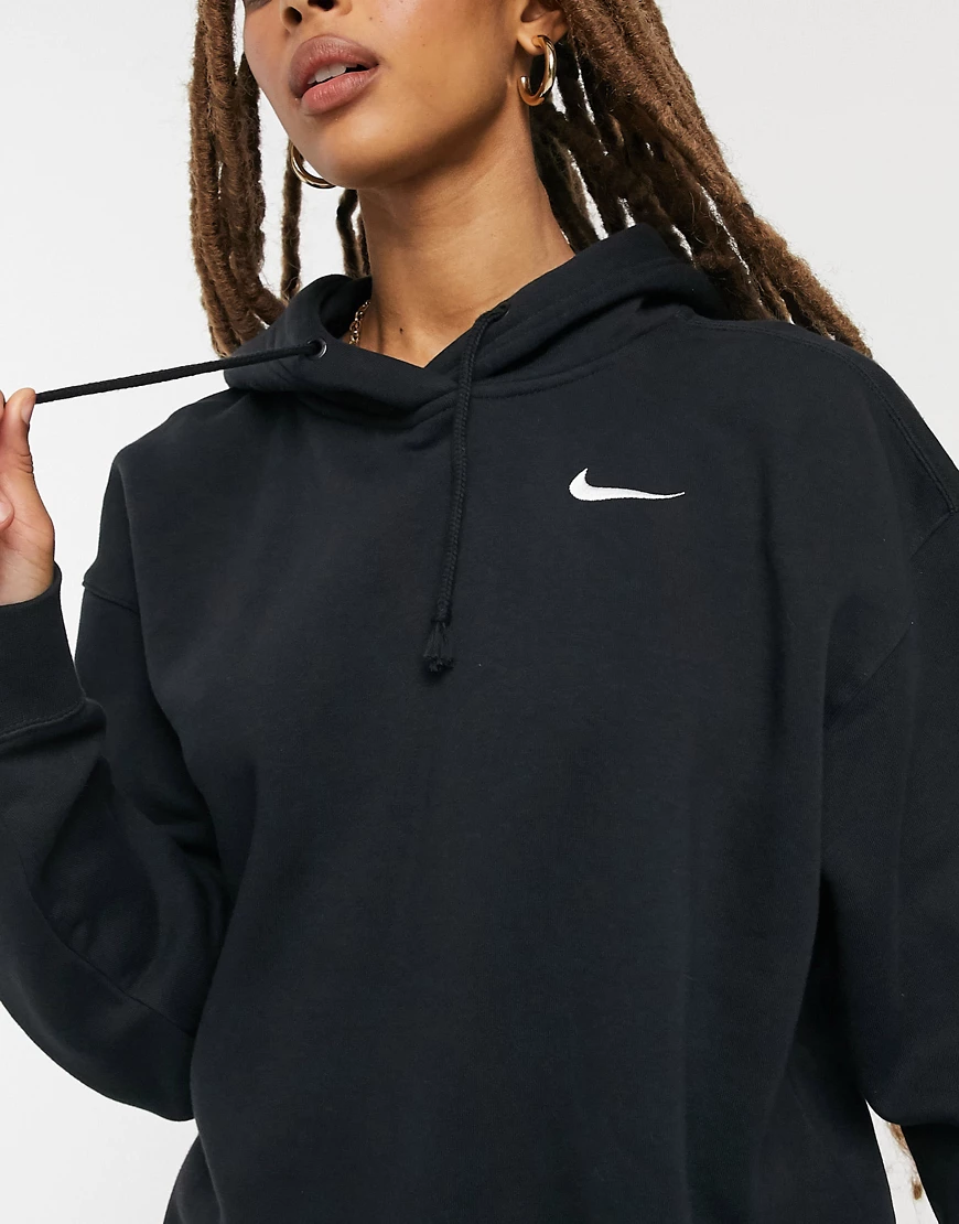 Nike – Oversize-Kapuzenpullover in Schwarz mit kleinem Swoosh-Logo im linke günstig online kaufen