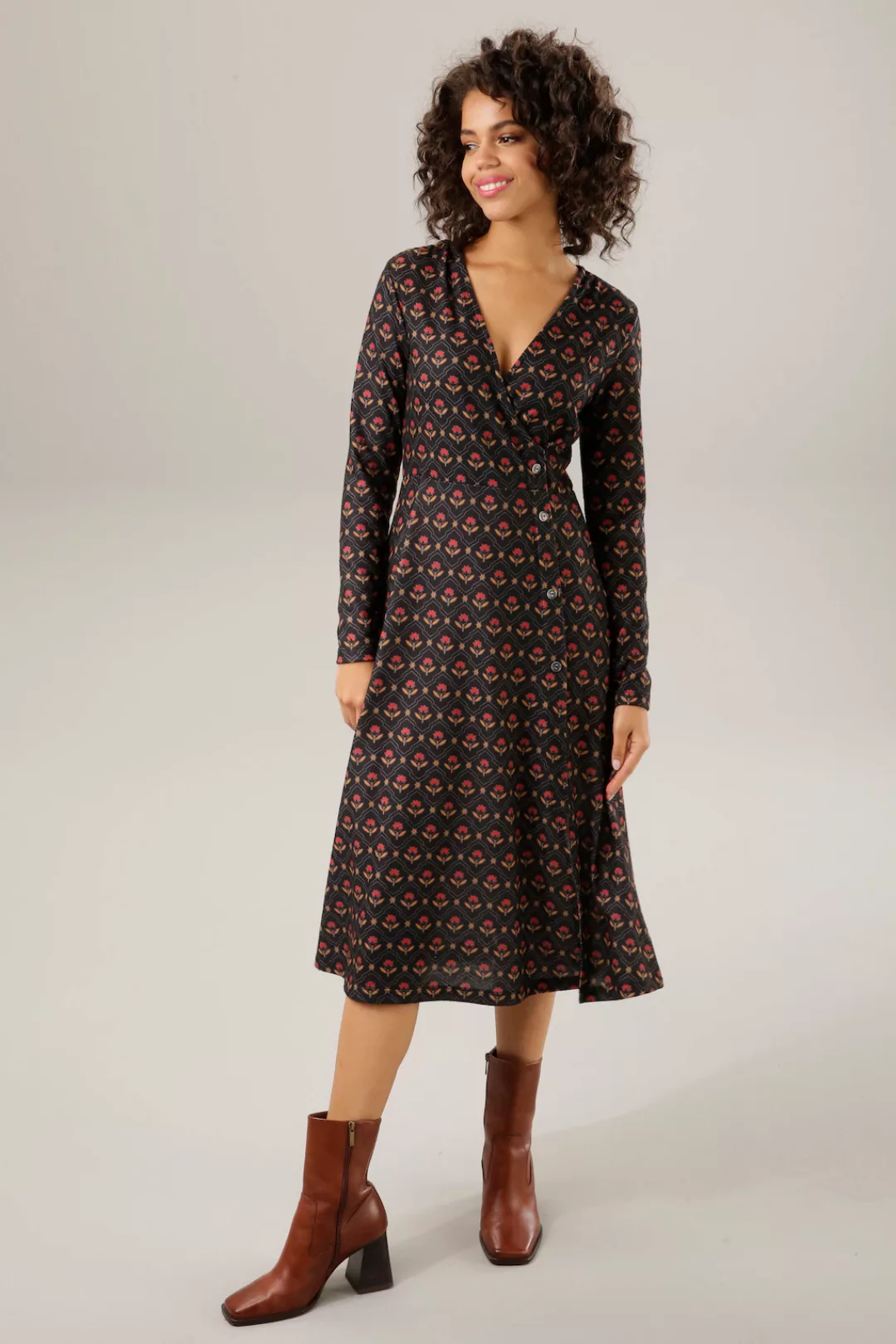Aniston CASUAL Jerseykleid, mit farbharmonischem Retromuster günstig online kaufen