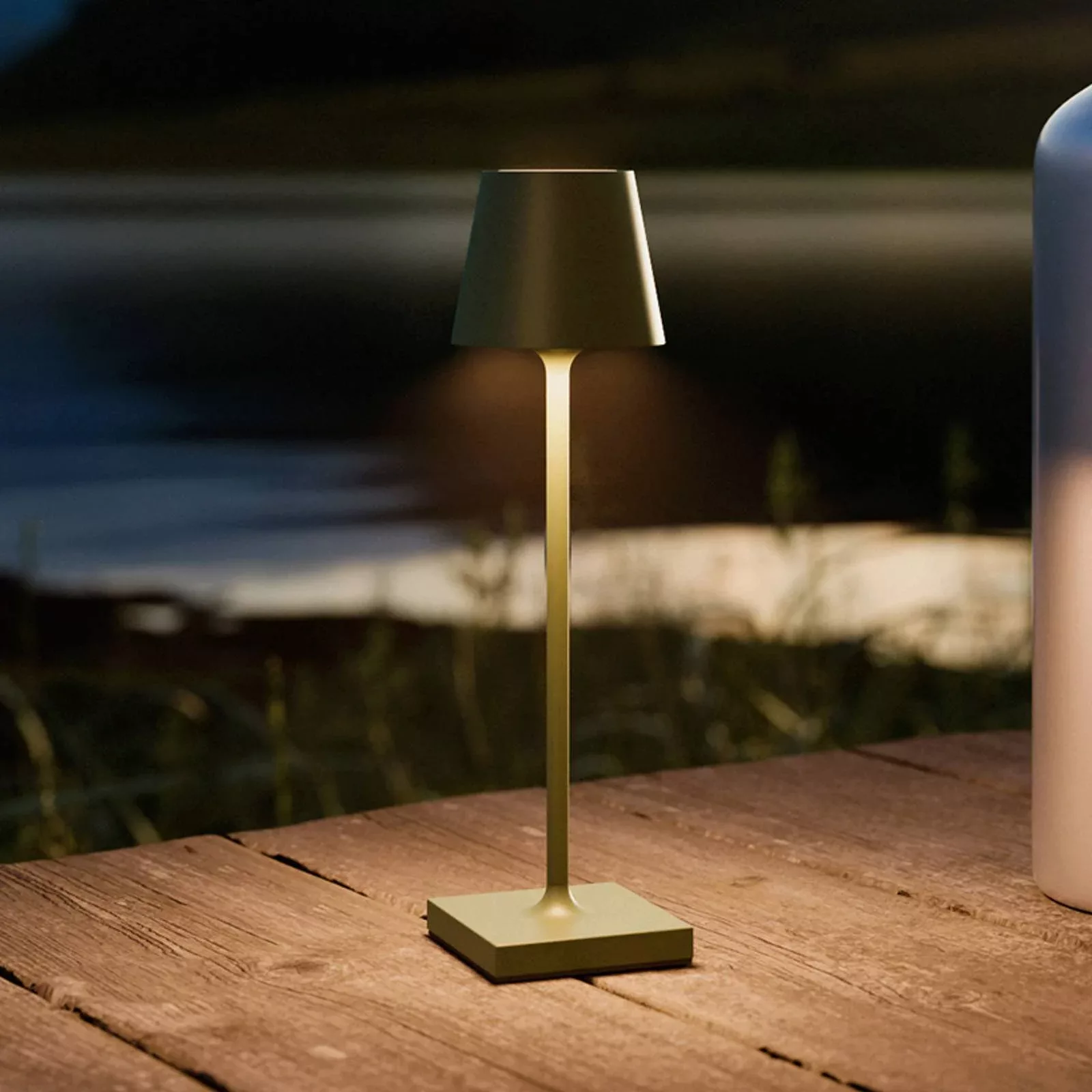 LED-Akkutischlampe Nuindie pocket, tannengrün, IP54, dimmbar günstig online kaufen