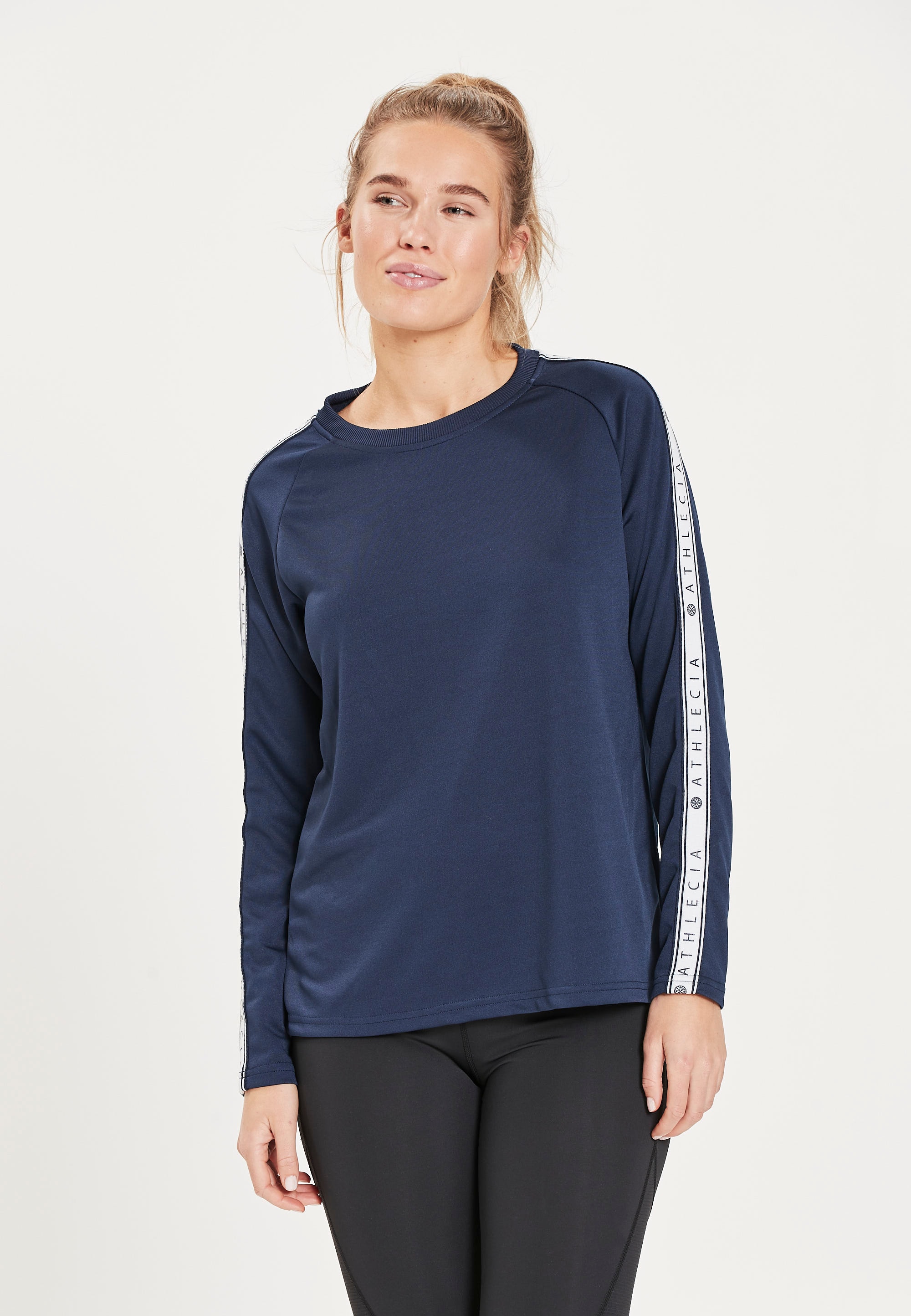 ATHLECIA Langarmshirt "SELLA", mit hippen Logoprint-Streifen günstig online kaufen