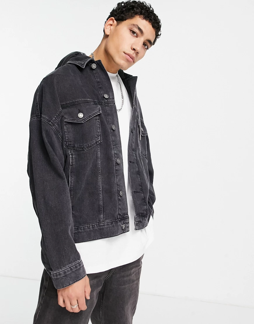 ASOS DESIGN – Oversize-Jeansjacke in verwaschenem Schwarz mit Jersey-Kapuze günstig online kaufen