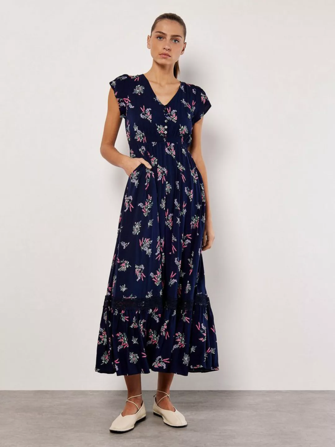 Apricot Maxikleid Botanical Lace Insert Maxi Dress, mit tollem Druck, mit S günstig online kaufen