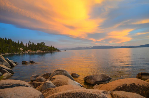 Papermoon Fototapete »LAKE TAHOE-STRAND KLIPPEN FELSEN WALD SEE SONNE GEBIR günstig online kaufen