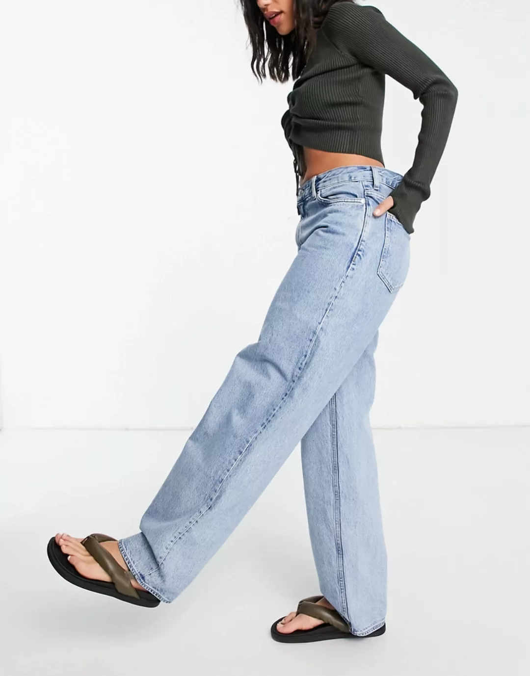 Weekday – Rail – Jeans aus Bio-Baumwolle mit mittelhohem Bund und geradem B günstig online kaufen