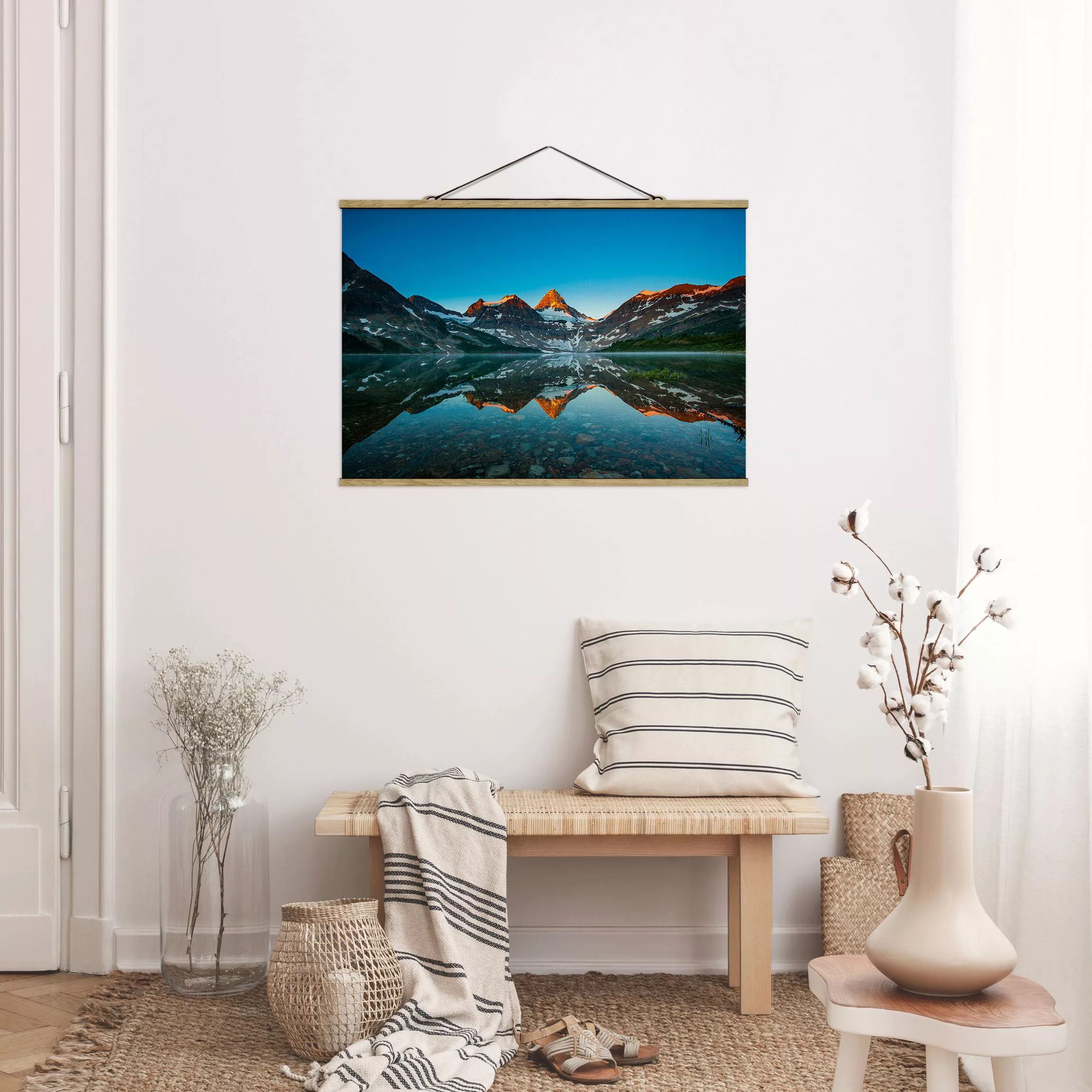 Stoffbild Berge mit Posterleisten - Querformat Berglandschaft am Lake Magog günstig online kaufen