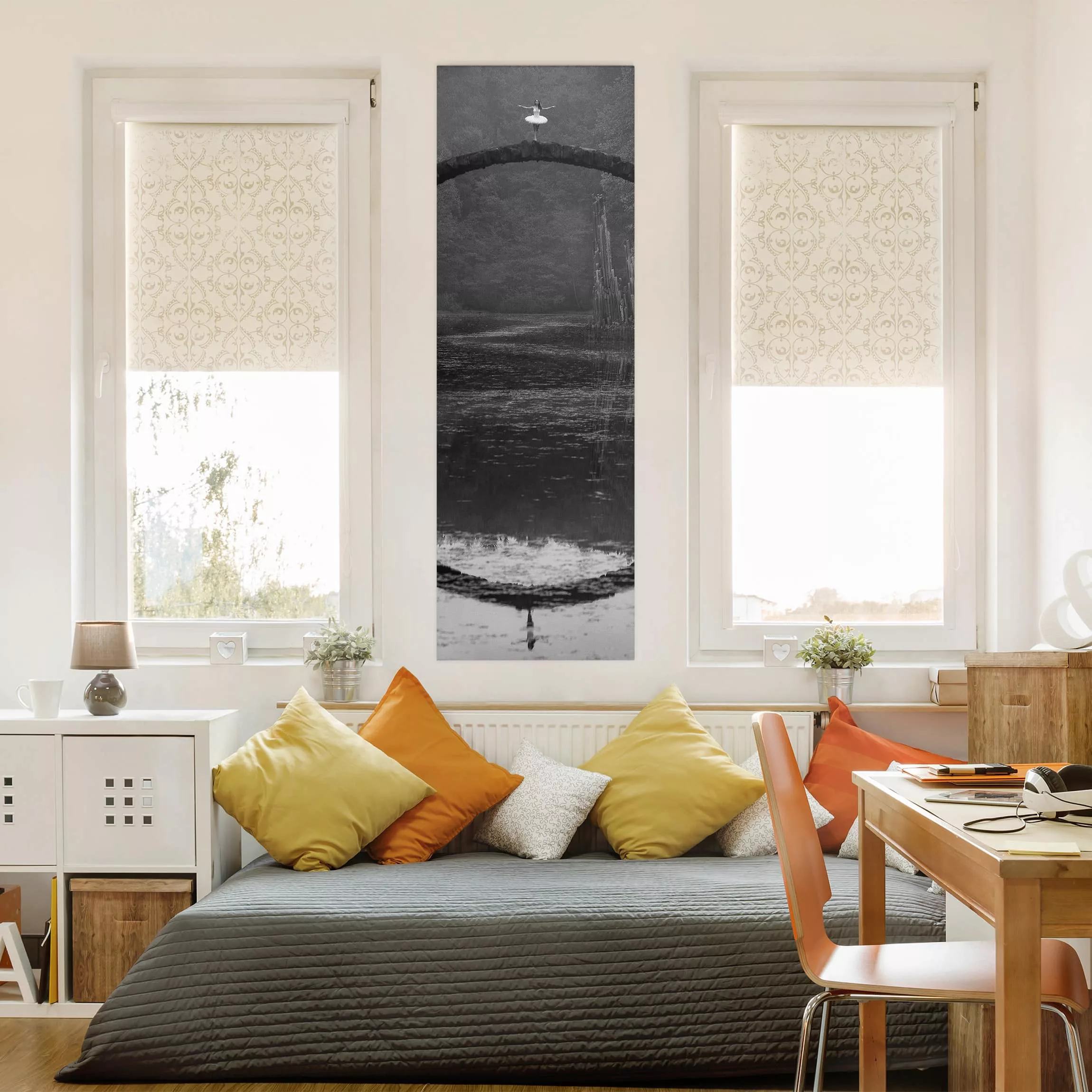Leinwandbild Schwarz-Weiß - Hochformat Traumtänzerin günstig online kaufen
