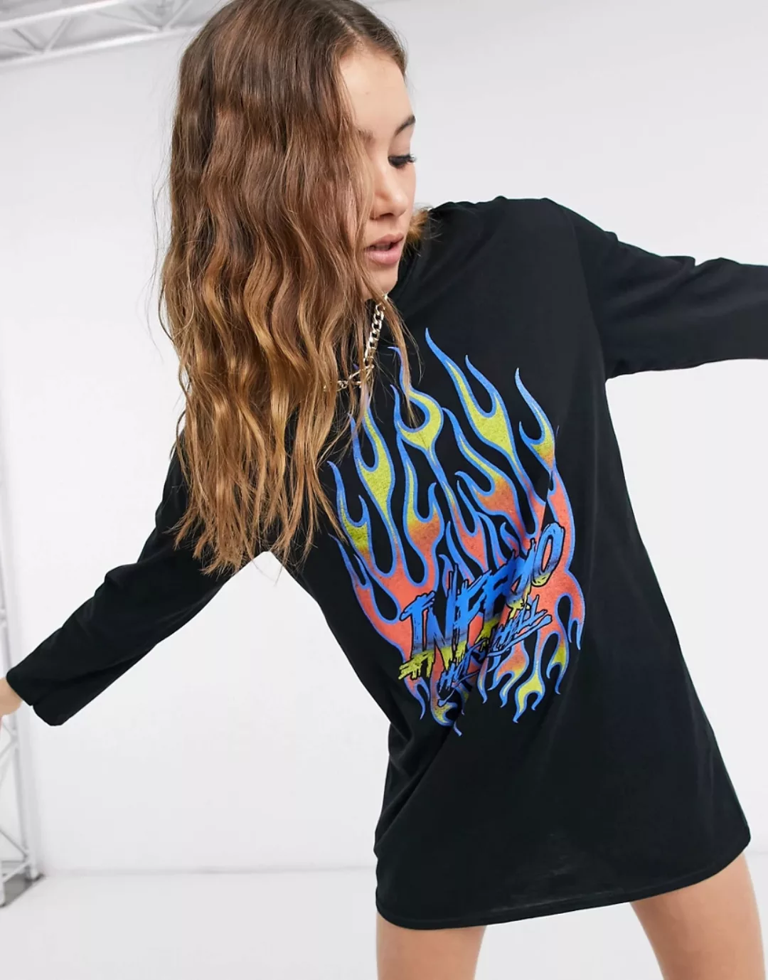 Rokoko – Langärmliges Oversize-Shirtkleid mit Flammengrafik-Schwarz günstig online kaufen