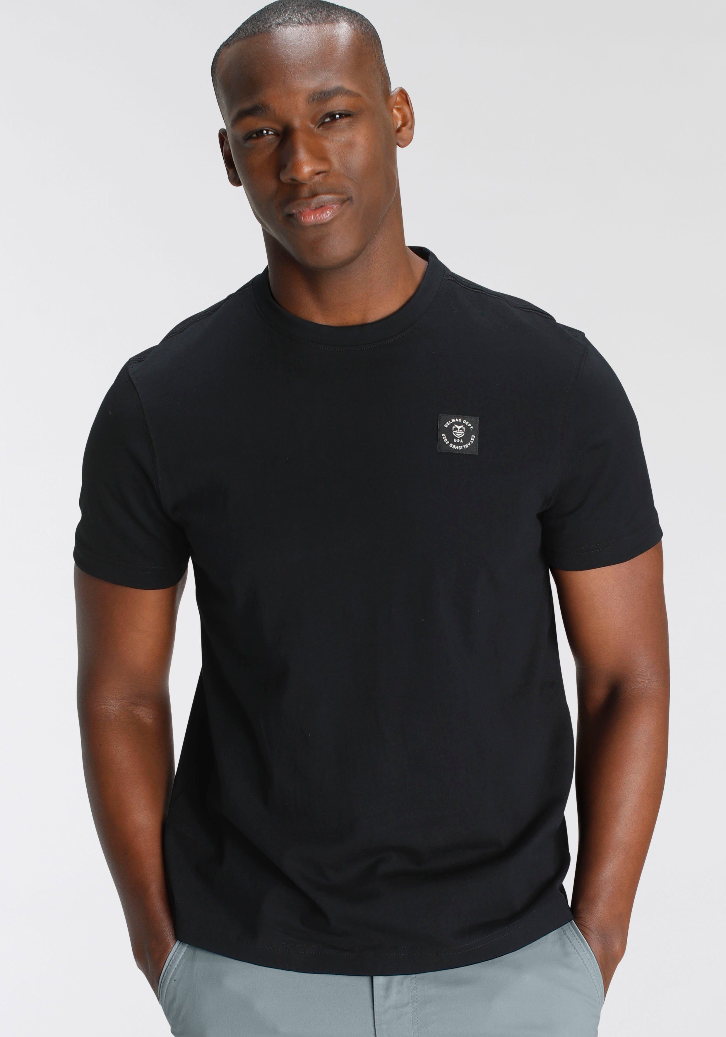 DELMAO Rundhalsshirt, Kurzarm, Regular Fit, basic, aus 100% Baumwolle günstig online kaufen