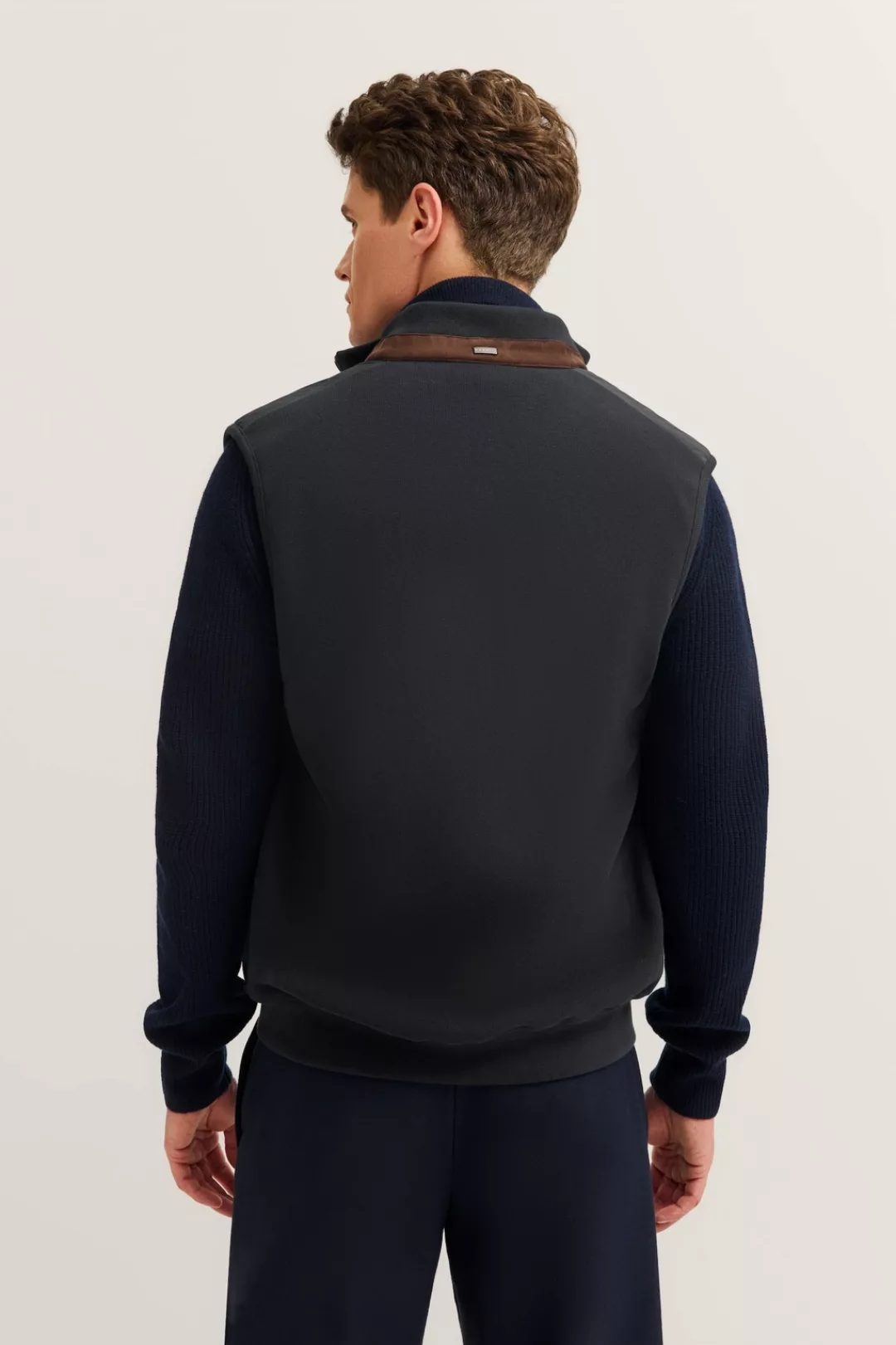 bugatti Steppweste "Regular Fit", mit Reißverschluss und aus einem Baumwoll günstig online kaufen