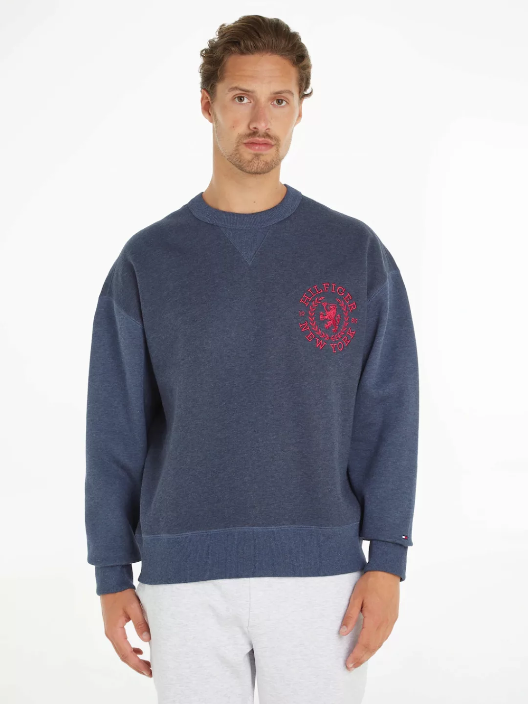 Tommy Hilfiger Sweatshirt SMALL CREST CREWNECK mit Logo-Stickerei auf der B günstig online kaufen