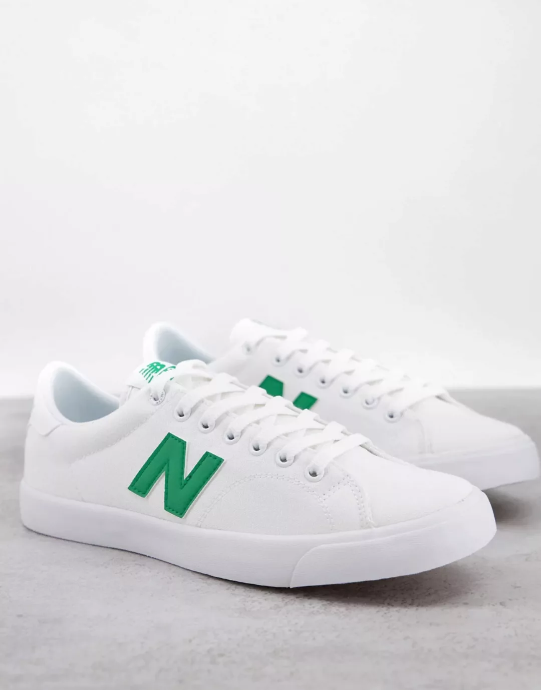 New Balance – 210 – Sneaker in Weiß/Grün günstig online kaufen