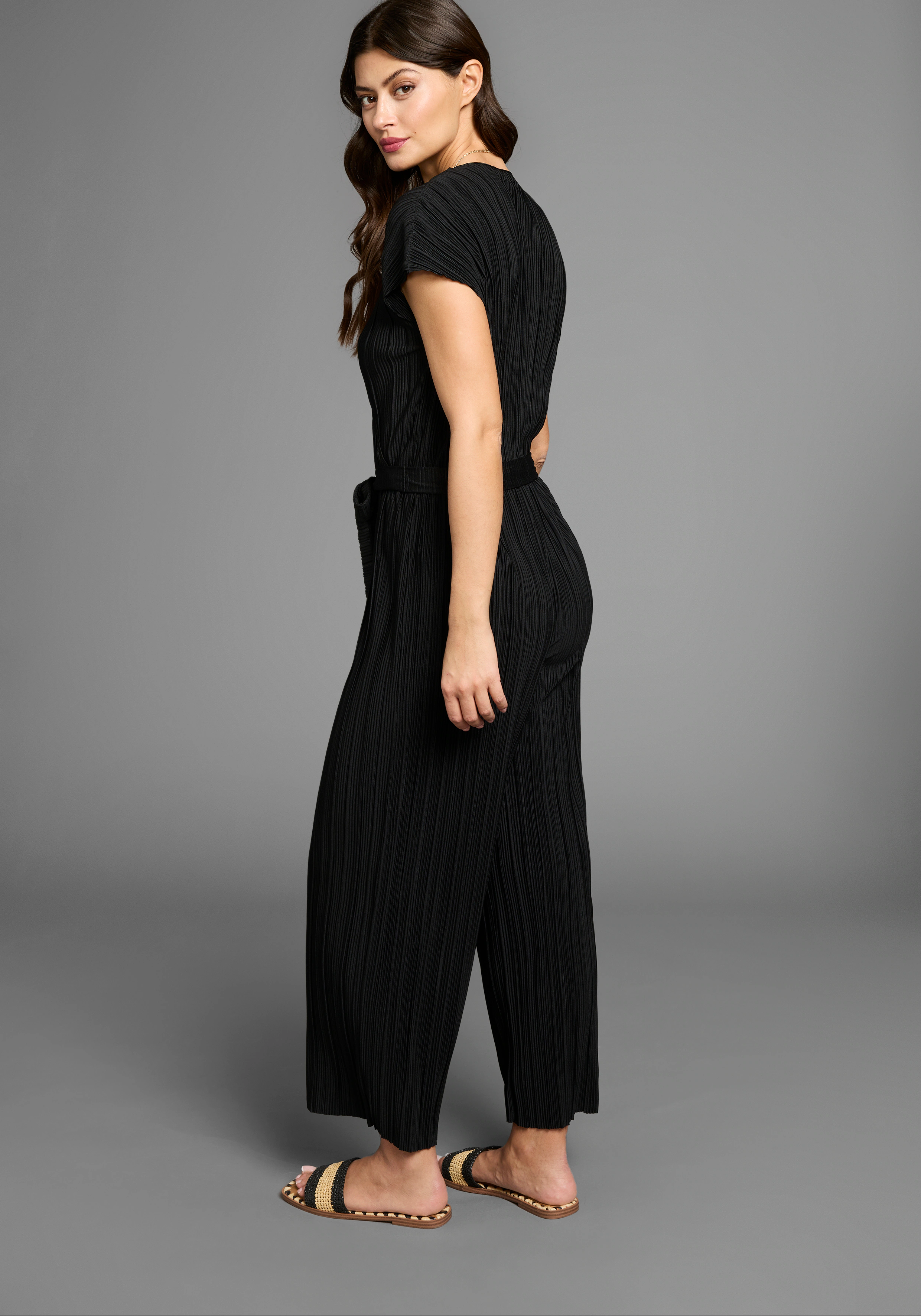 Laura Scott Jumpsuit, mit tollem Plissee-Effekt günstig online kaufen