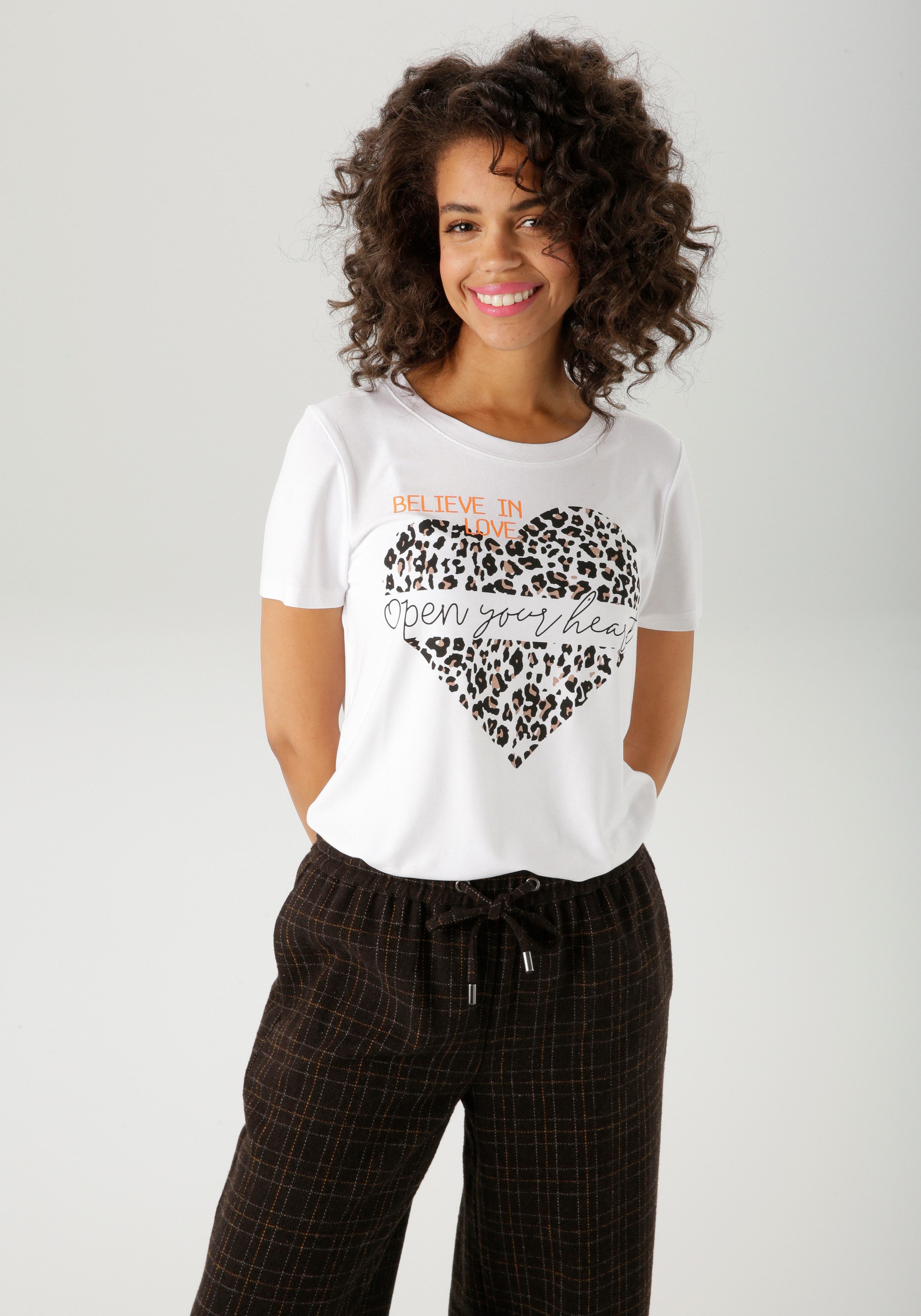 Aniston CASUAL T-Shirt mit Herz, Leo-Druck günstig online kaufen