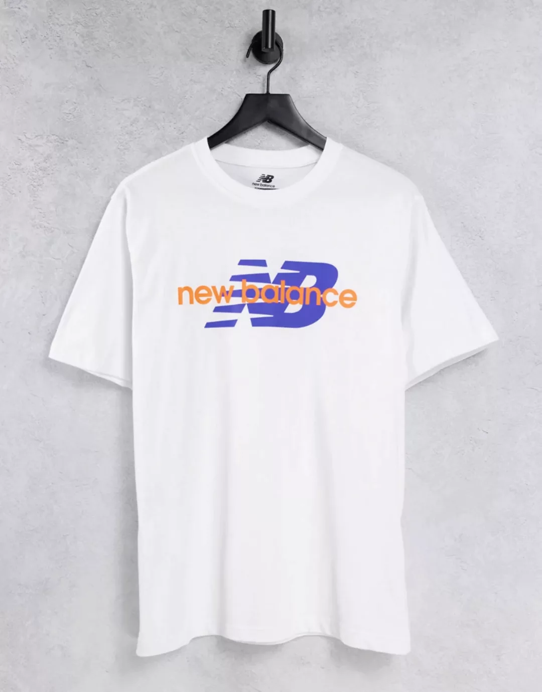 New Balance – T-Shirt in Weiß und Blau mit großem Logo, exklusiv bei ASOS günstig online kaufen
