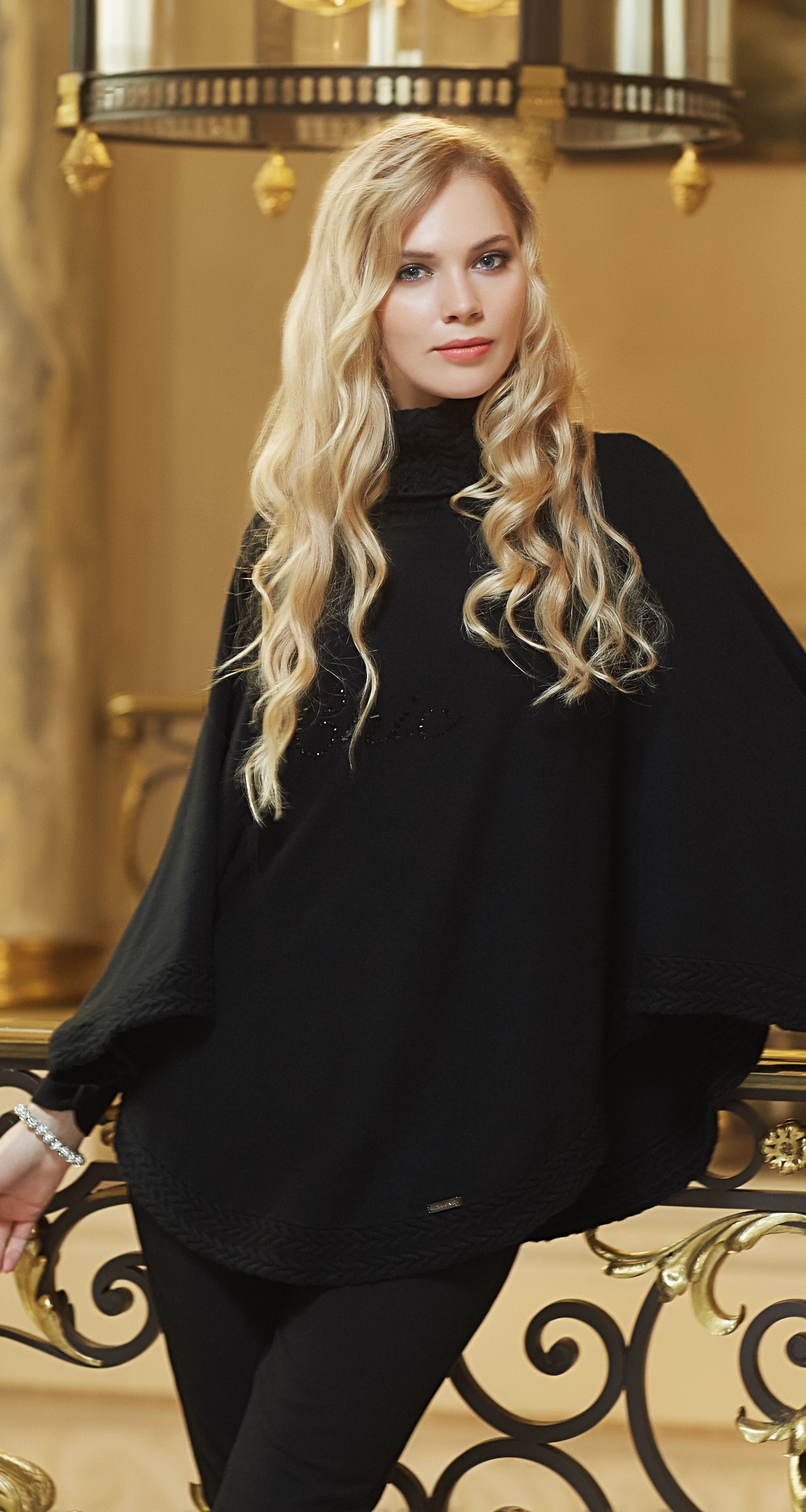 Passioni Poncho mit Rollkragen und Kanten günstig online kaufen