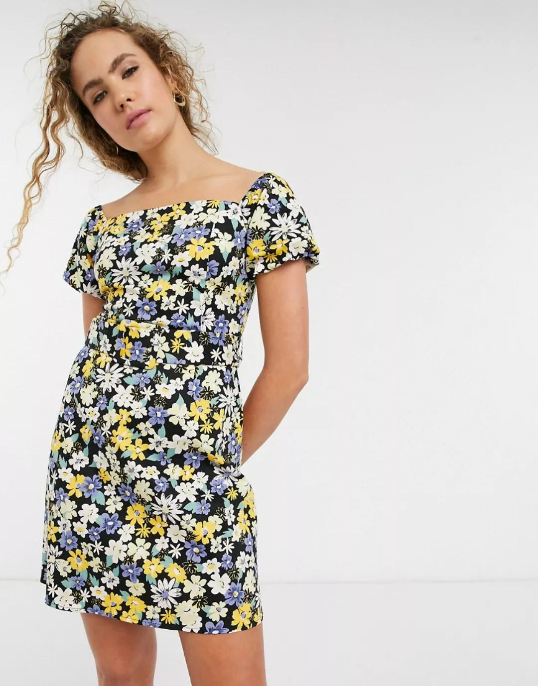 Warehouse – Mini-Carmenkleid aus Baumwolle in Schwarz geblümt günstig online kaufen