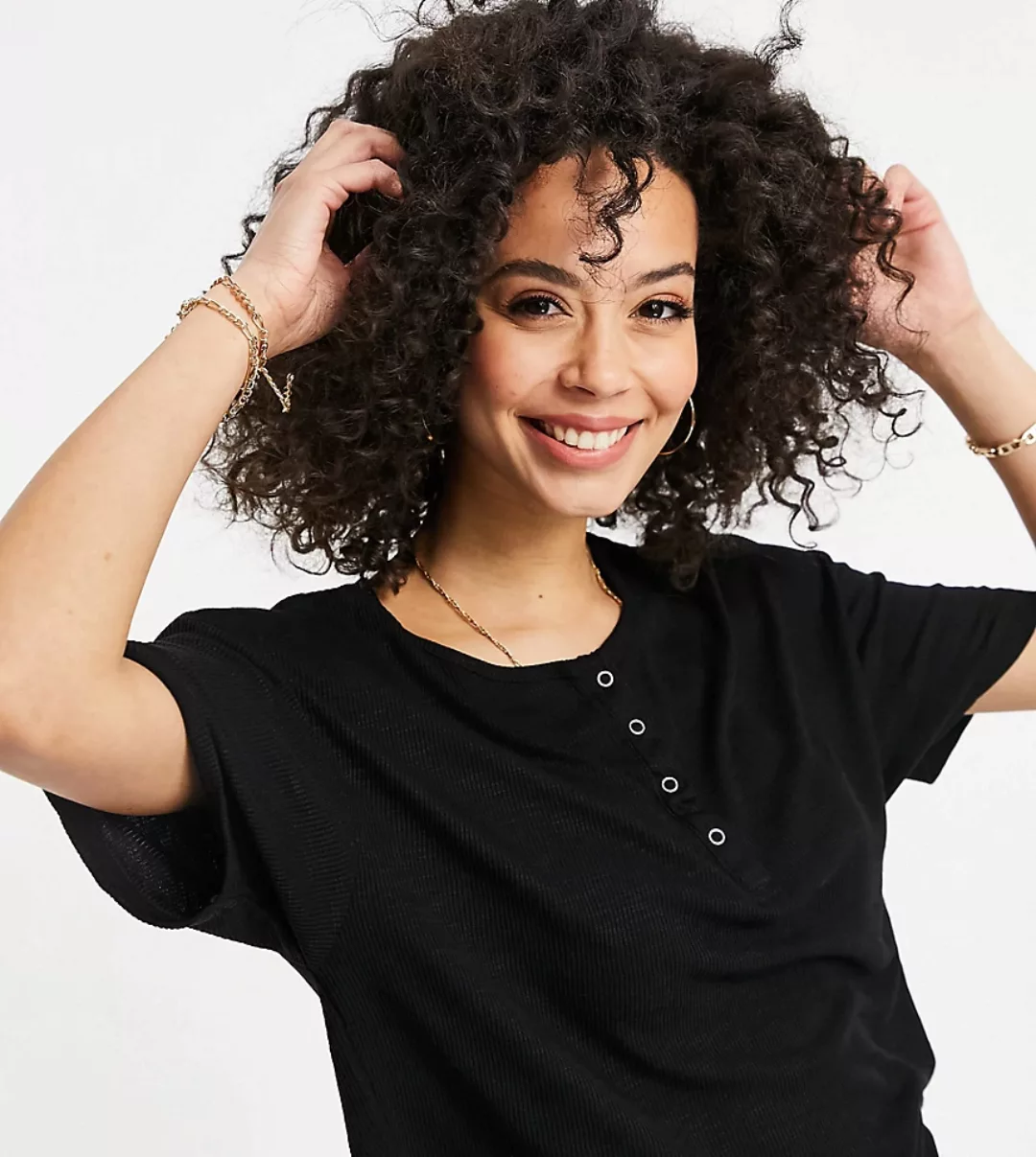 ASOS DESIGN Tall – Kastenförmiges T-Shirt mit kurzem Schnitt und Druckknopf günstig online kaufen