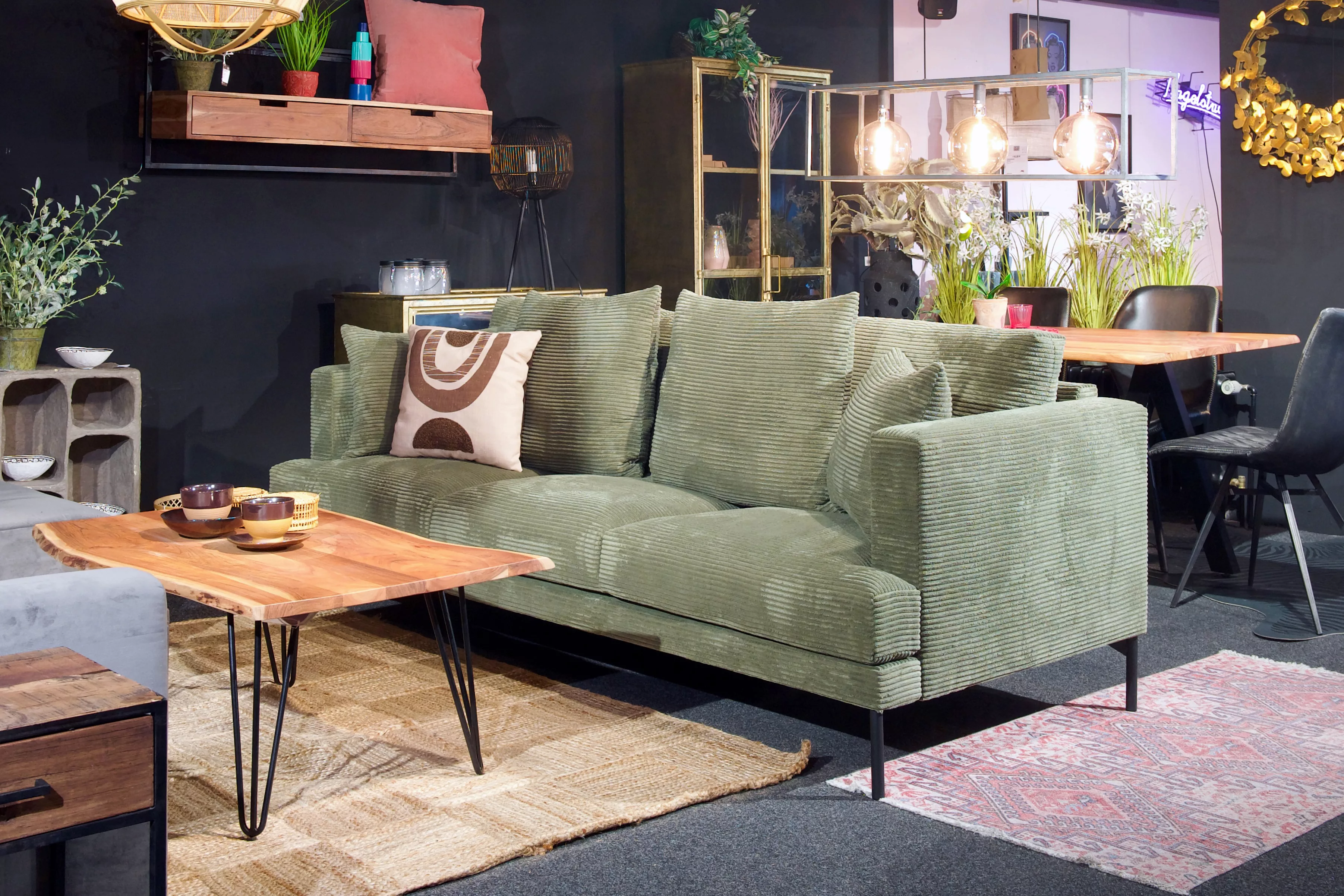 Sofa Jago mit extra Kissen in grünem Breitcord-Bezug günstig online kaufen