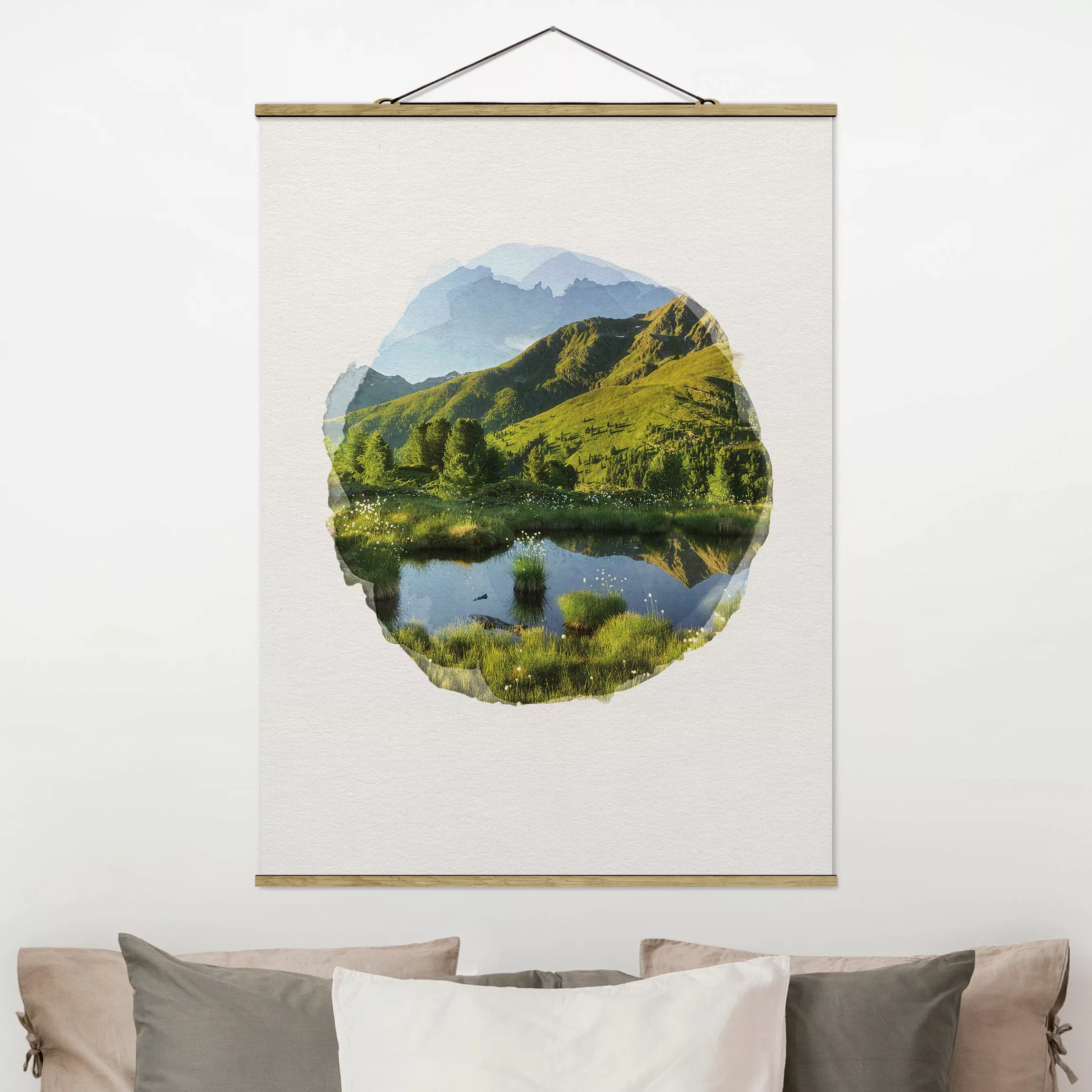 Stoffbild Berge mit Posterleisten - Hochformat Wasserfarben - Blick vom Hir günstig online kaufen