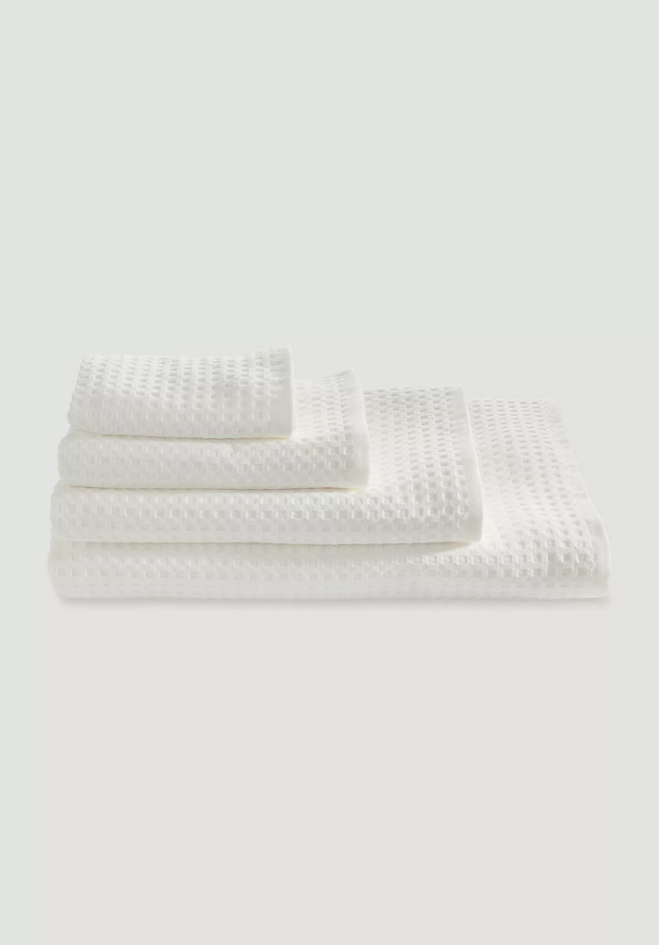 hessnatur Waffelpiqué-Handtuch aus Bio-Baumwolle - weiß - Größe 67x140 cm günstig online kaufen
