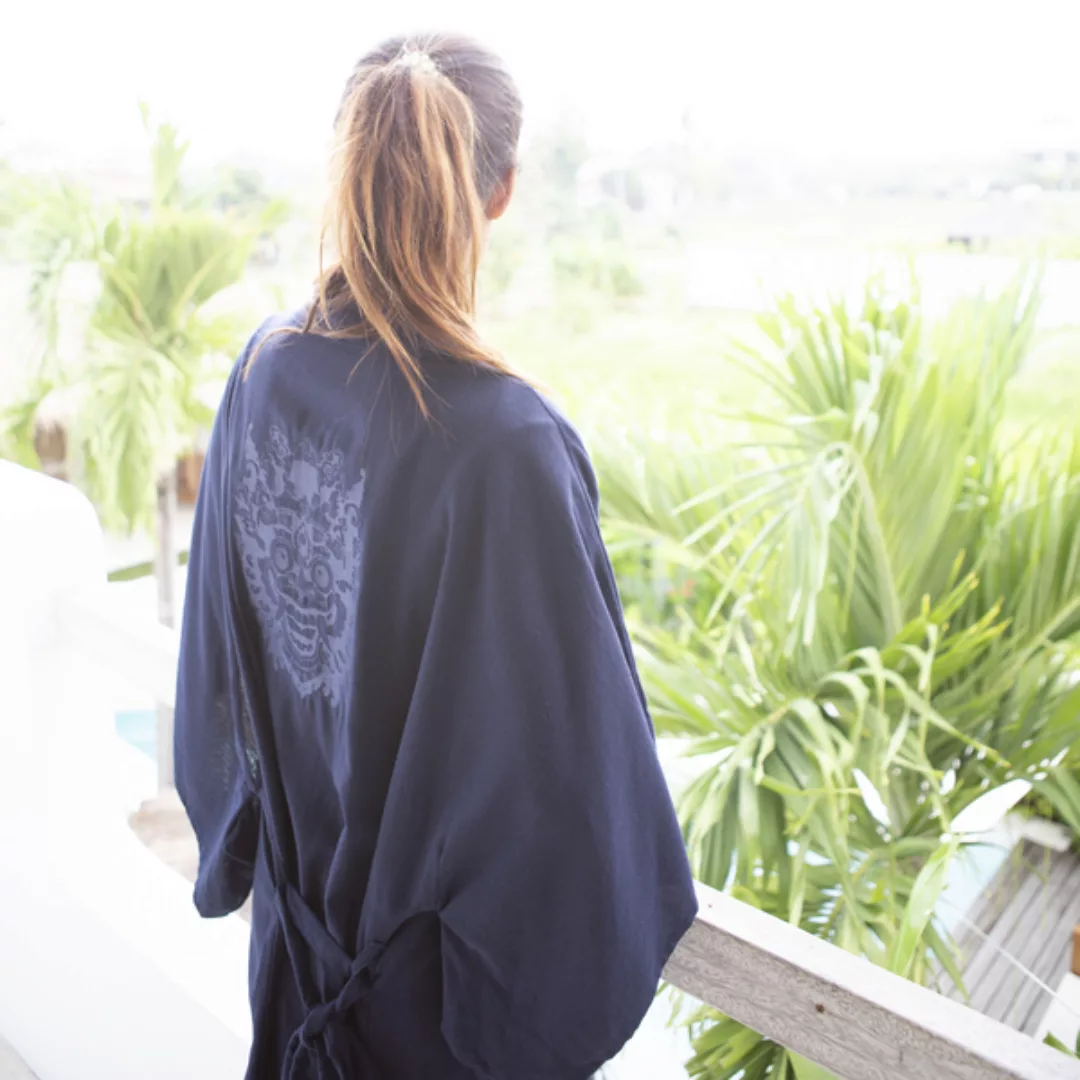 Kimono Mit Balinesischem Drachen Auf Der Rückseite Bestickt günstig online kaufen