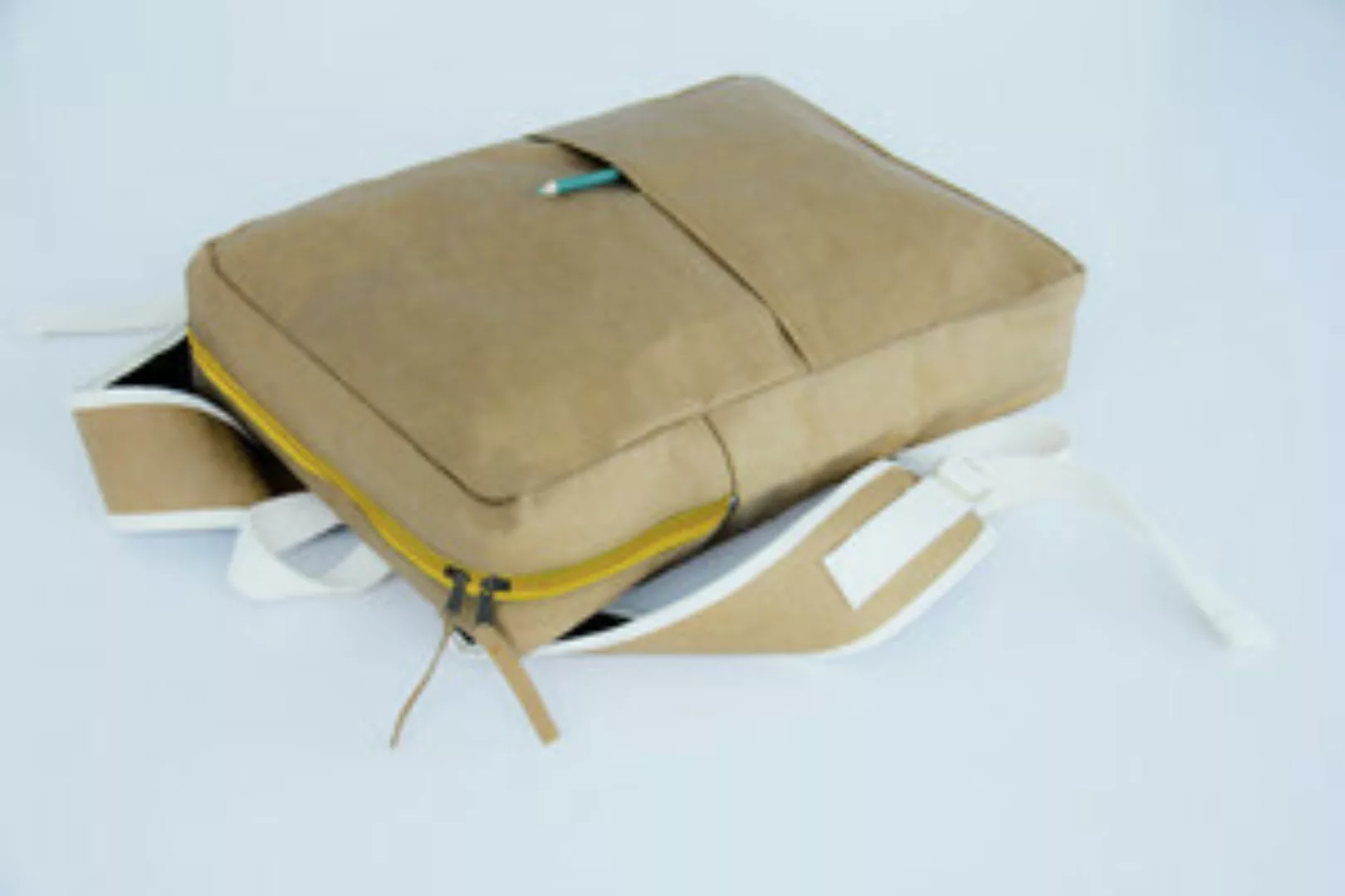 Kraft Paper : Rucksack Aus Nachhaltigem Kraft Papier. Lederoptik. günstig online kaufen