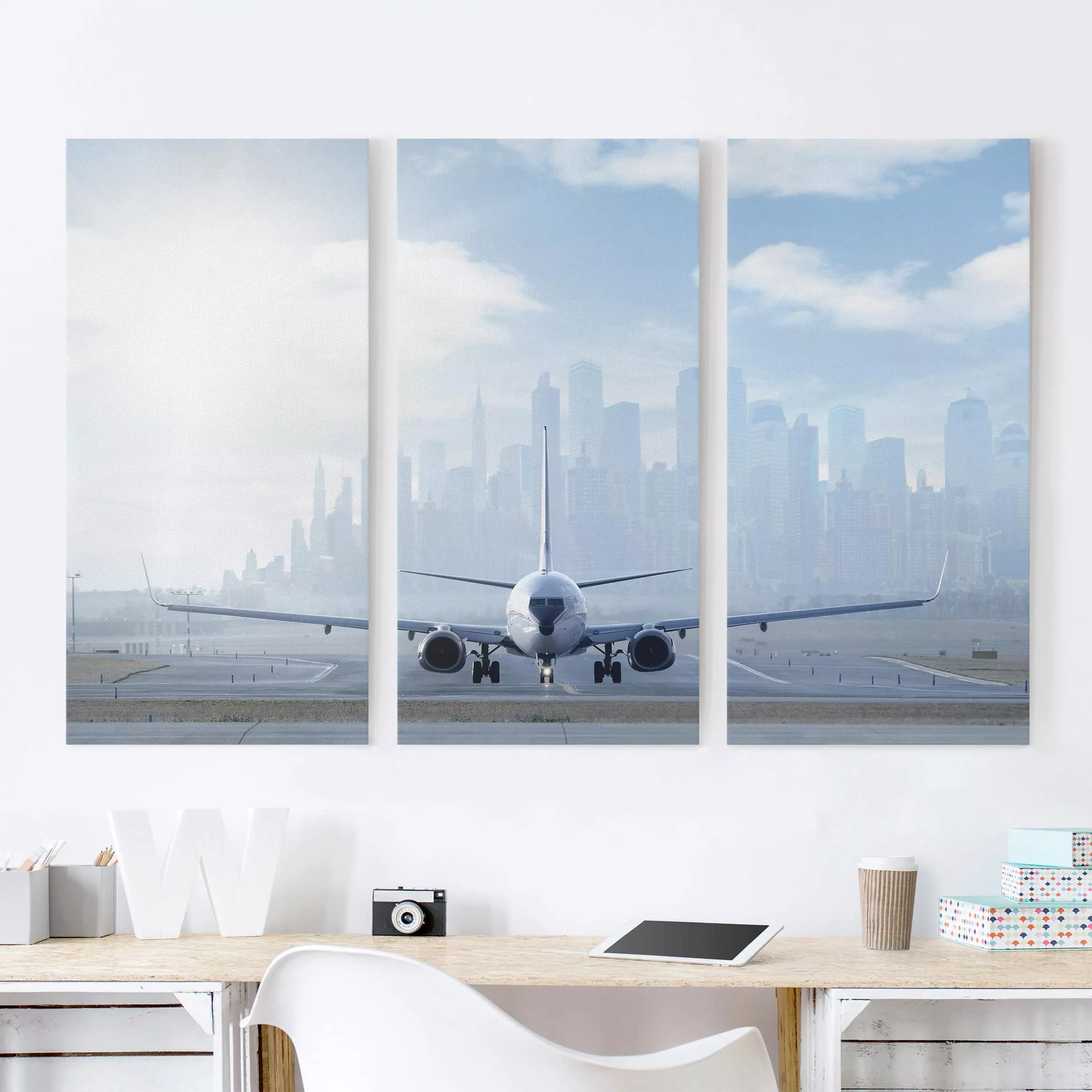 3-teiliges Leinwandbild Architektur & Skyline - Querformat Flugzeug vor dem günstig online kaufen