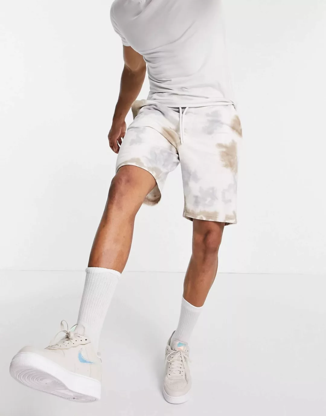 Only & Sons – Jersey-Shorts aus Bio-Baumwolle in Weiß und Beige mit Batikmu günstig online kaufen