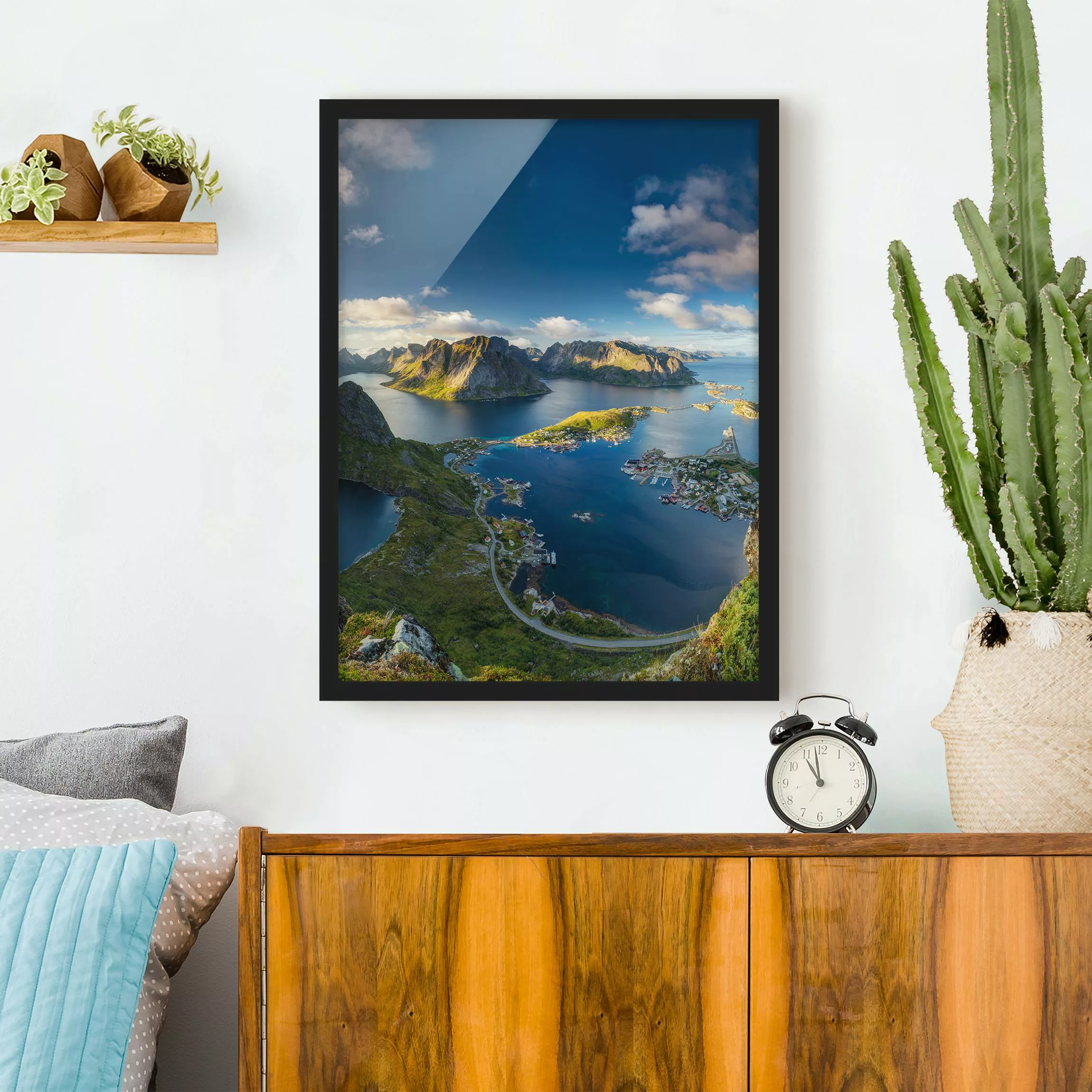 Bild mit Rahmen Strand - Hochformat Fjordblick in Reinebringen günstig online kaufen