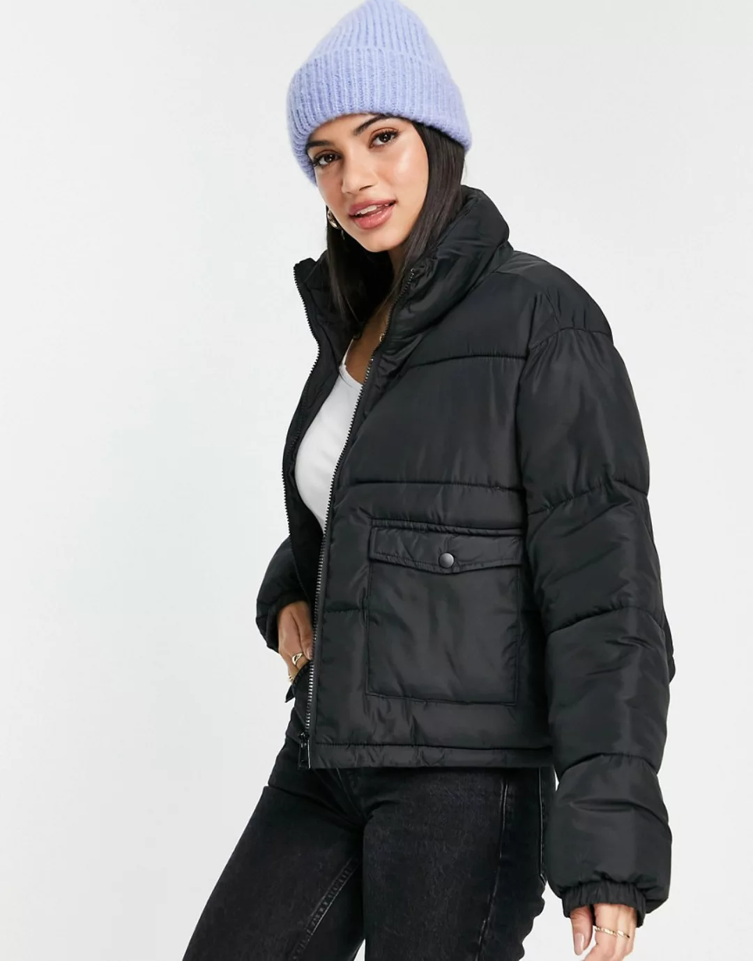 Wednesday's Girl – Wattierte Jacke mit kurzem Schnitt in Schwarz günstig online kaufen