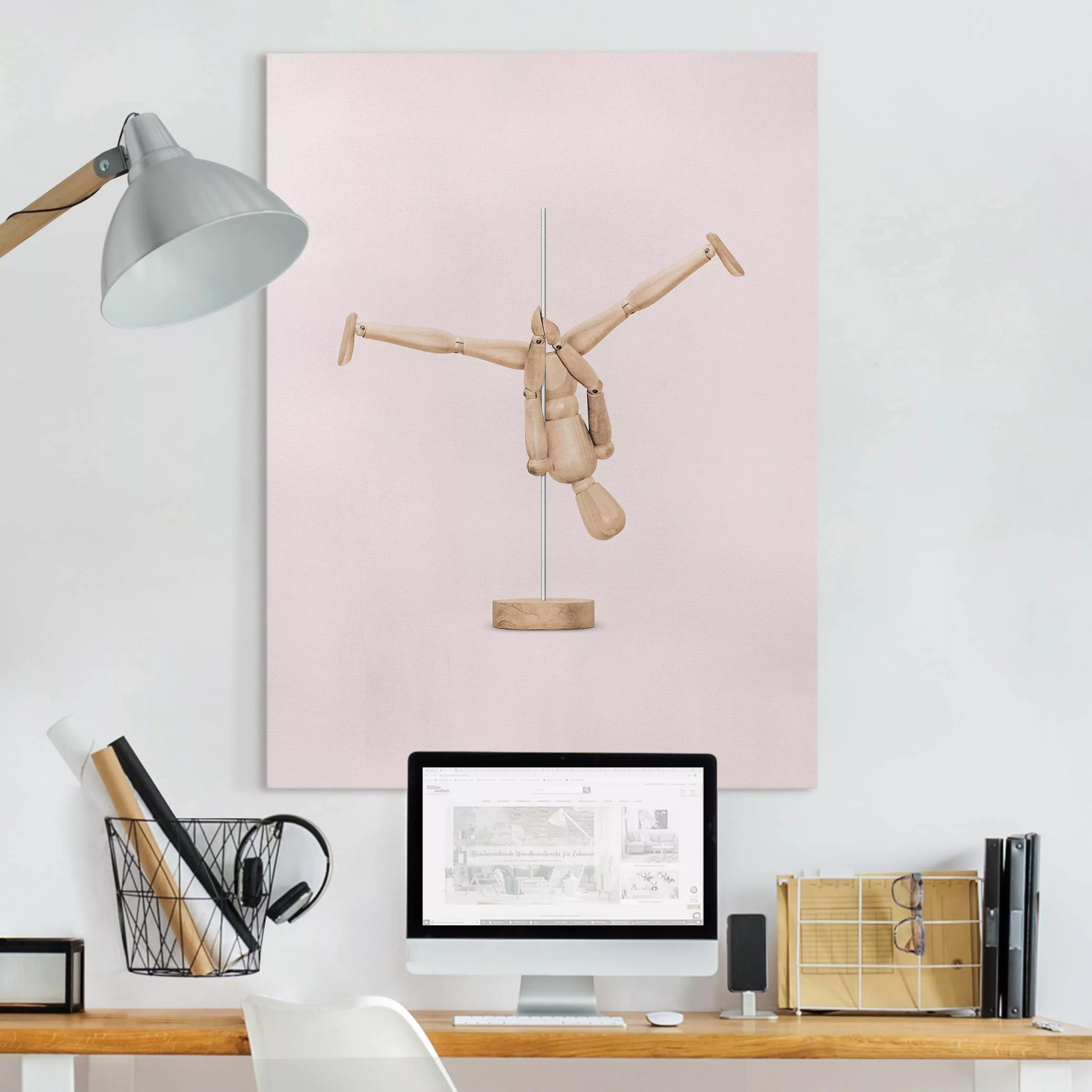 Leinwandbild - Hochformat Poledance mit Holzfigur günstig online kaufen