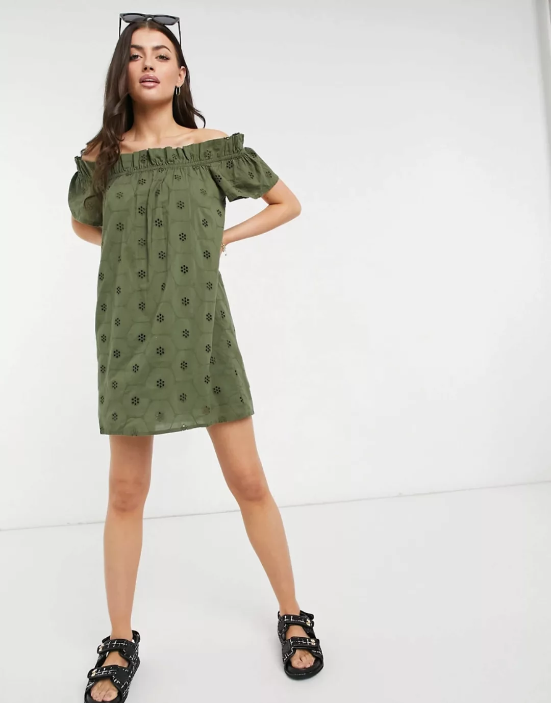 Accessorize – Schulterfreies Kleid in Khaki-Grün günstig online kaufen