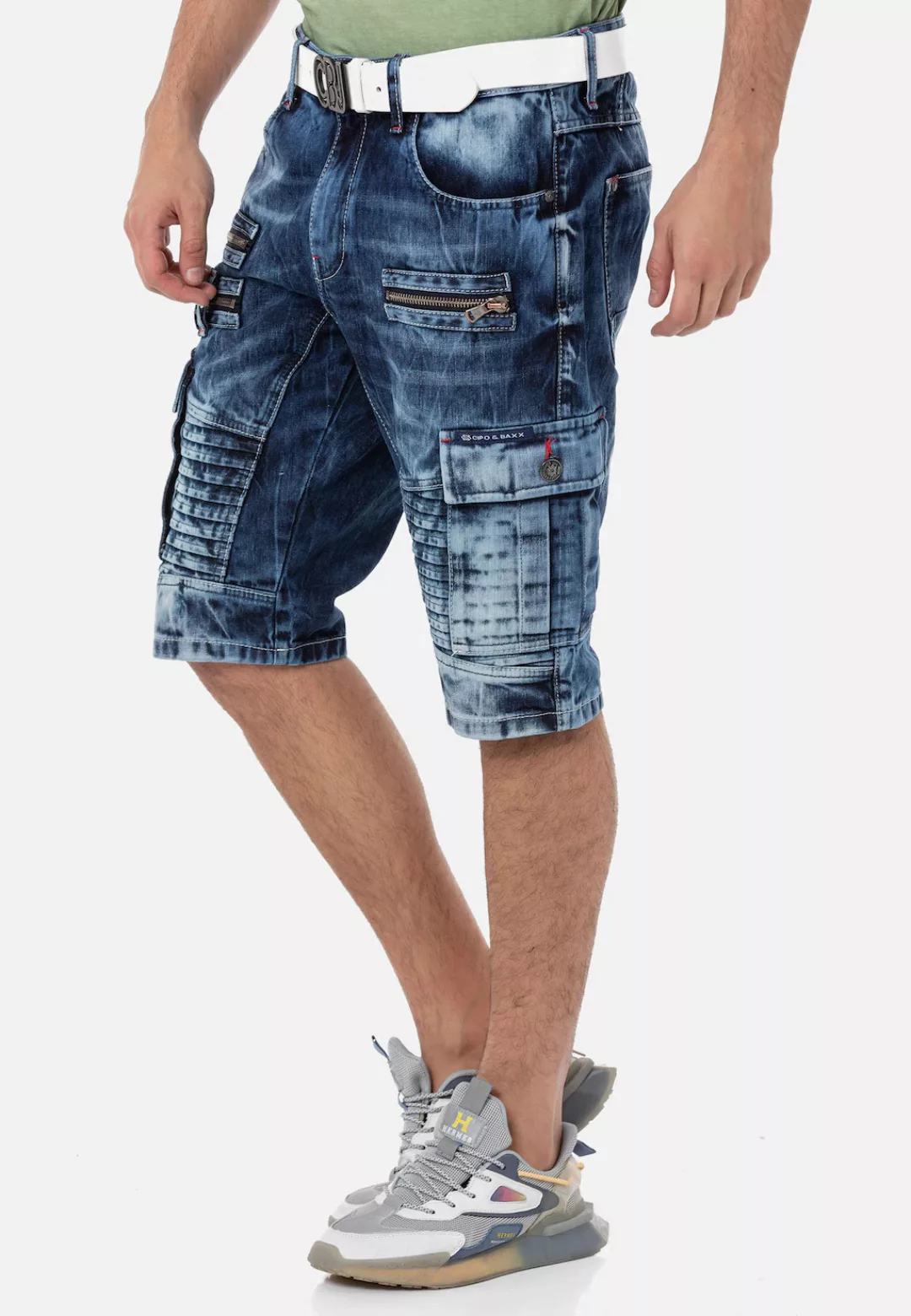 Cipo & Baxx Shorts "CAPRI-CK295", (1 tlg.), mit coolen Reißverschluss-Appli günstig online kaufen